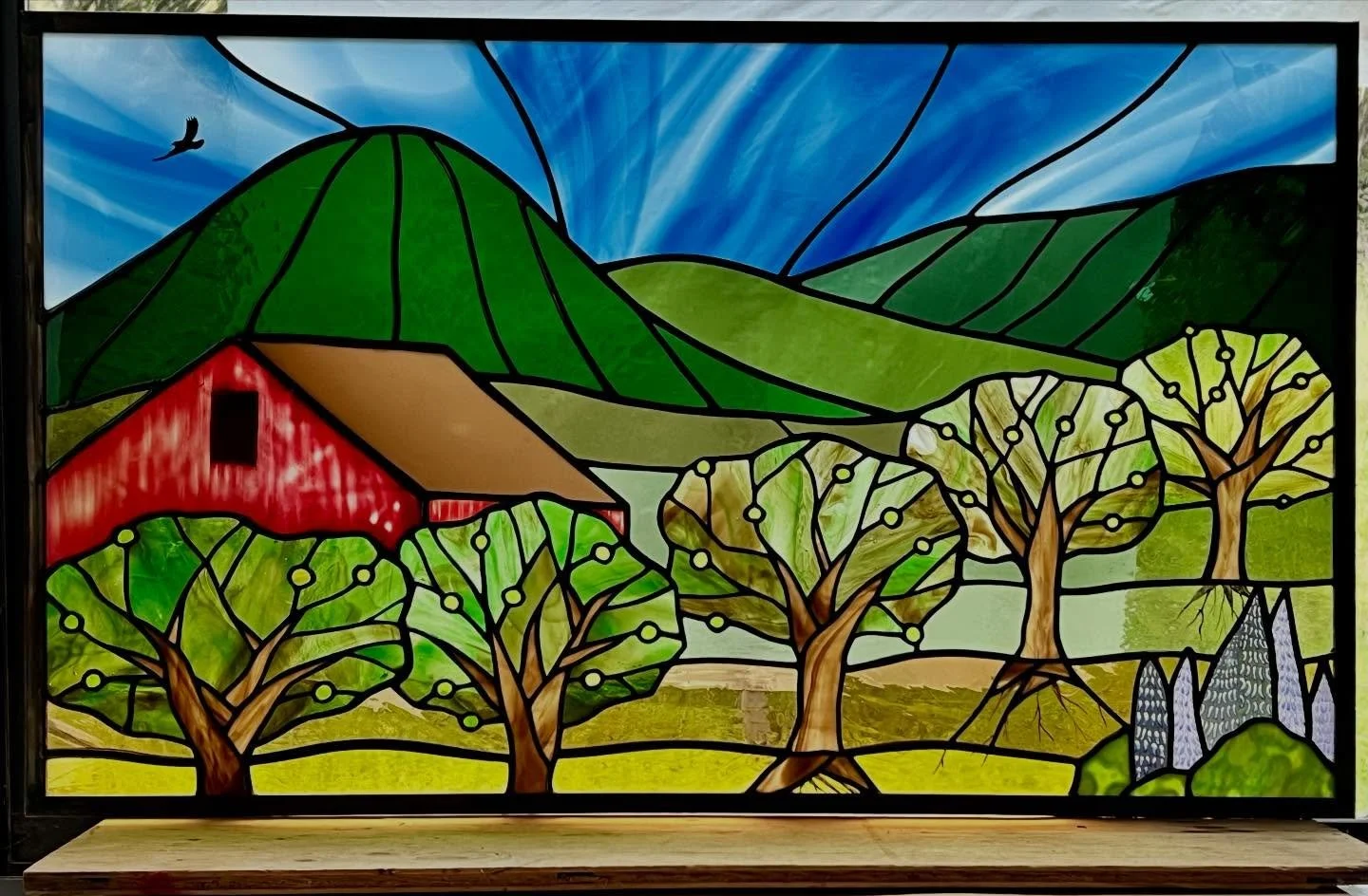 For a family with over 50 years of putting roots down on the central California coast and growing Newton Pippin apples 🍏 
.
.
#centralcalifornia #appleorchard #stainedglass #californiaartist #landscapeart #customstainedglass #appleseason #familyroot