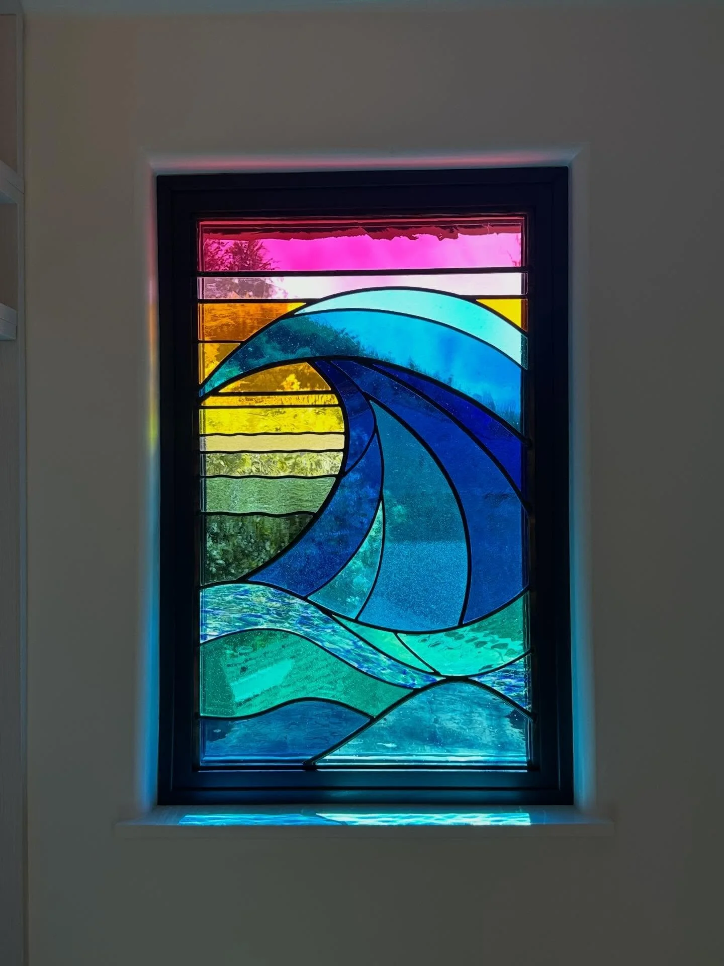 Final installation of the wave in this Santa Cruz home. 🌊 #oceanart #santacruzwaves