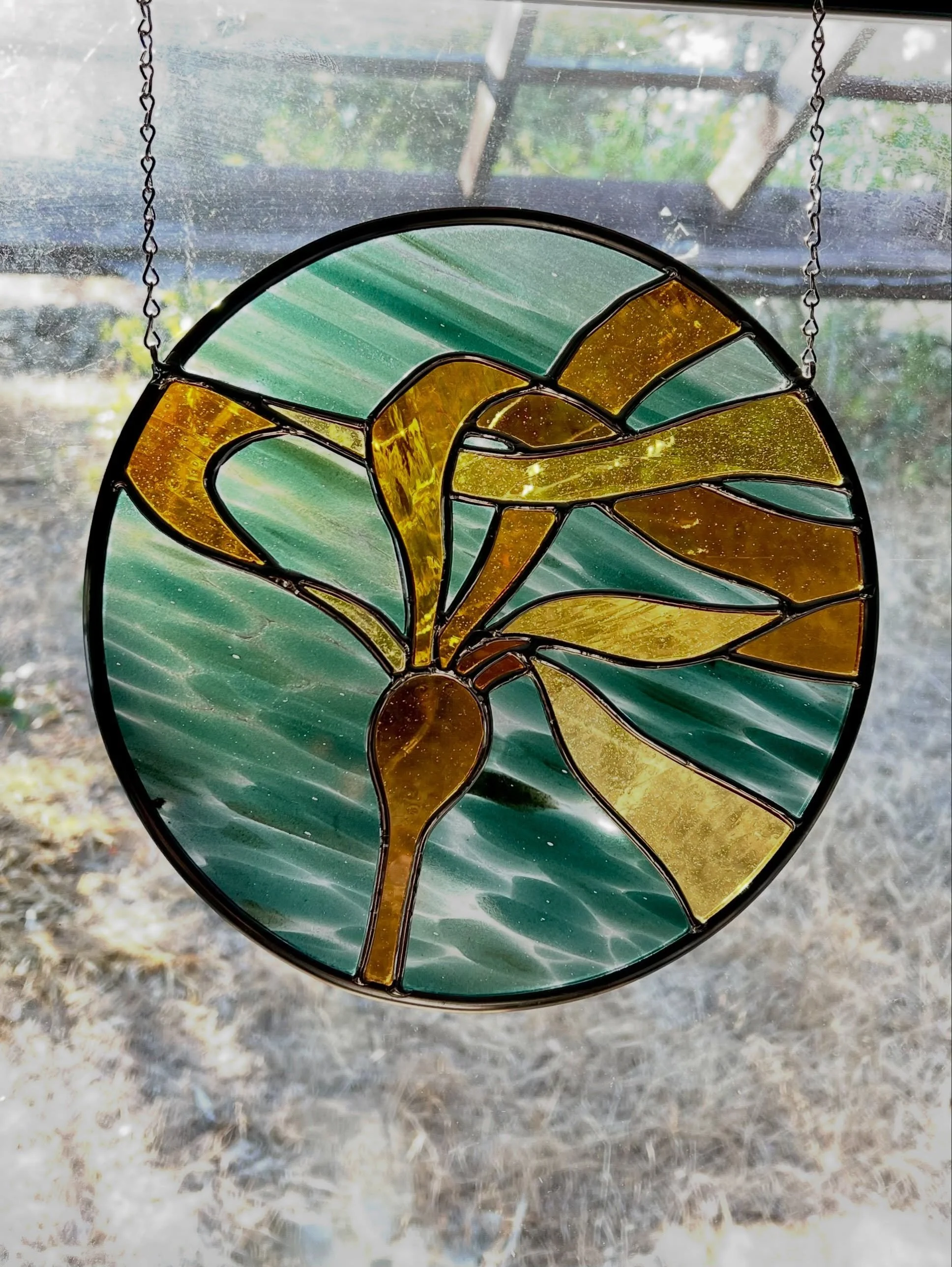 Classic Sway Bull kelp in sparkling teal. #stainedglassseaweed #stainedglasskelp #divelife 10&rdquo; *available*