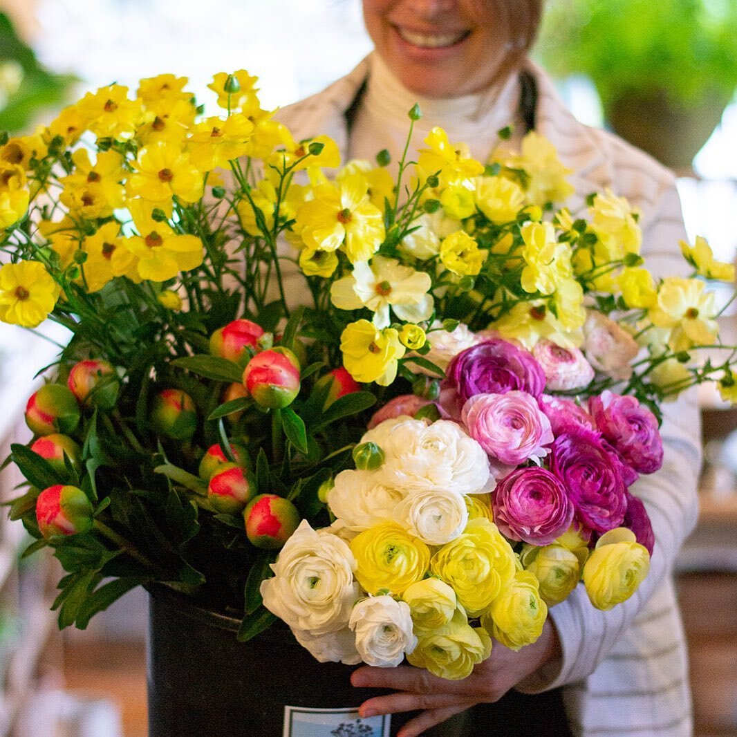 Sometimes a picture of a big bucket of #locallygrown blooms is all you need to get you in the mood for Spring!
(☀️Like this one grown by @blueridgeblooms last year☀️)
And although Spring is still ten days out, we&rsquo;re in a Springy state of mind i