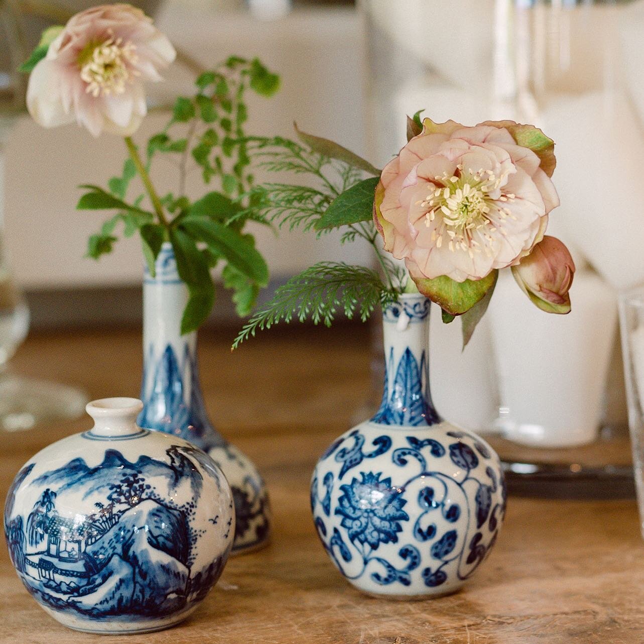 Little blue and white bud vases are simple and sweet, but make a big impact with just a few single stems from the garden. $35 each
Thank you for our lovely pic @kateprincephotography 🤍🤍🤍

#gardenerscottageasheville #gardenstyle #flowersofinstagram