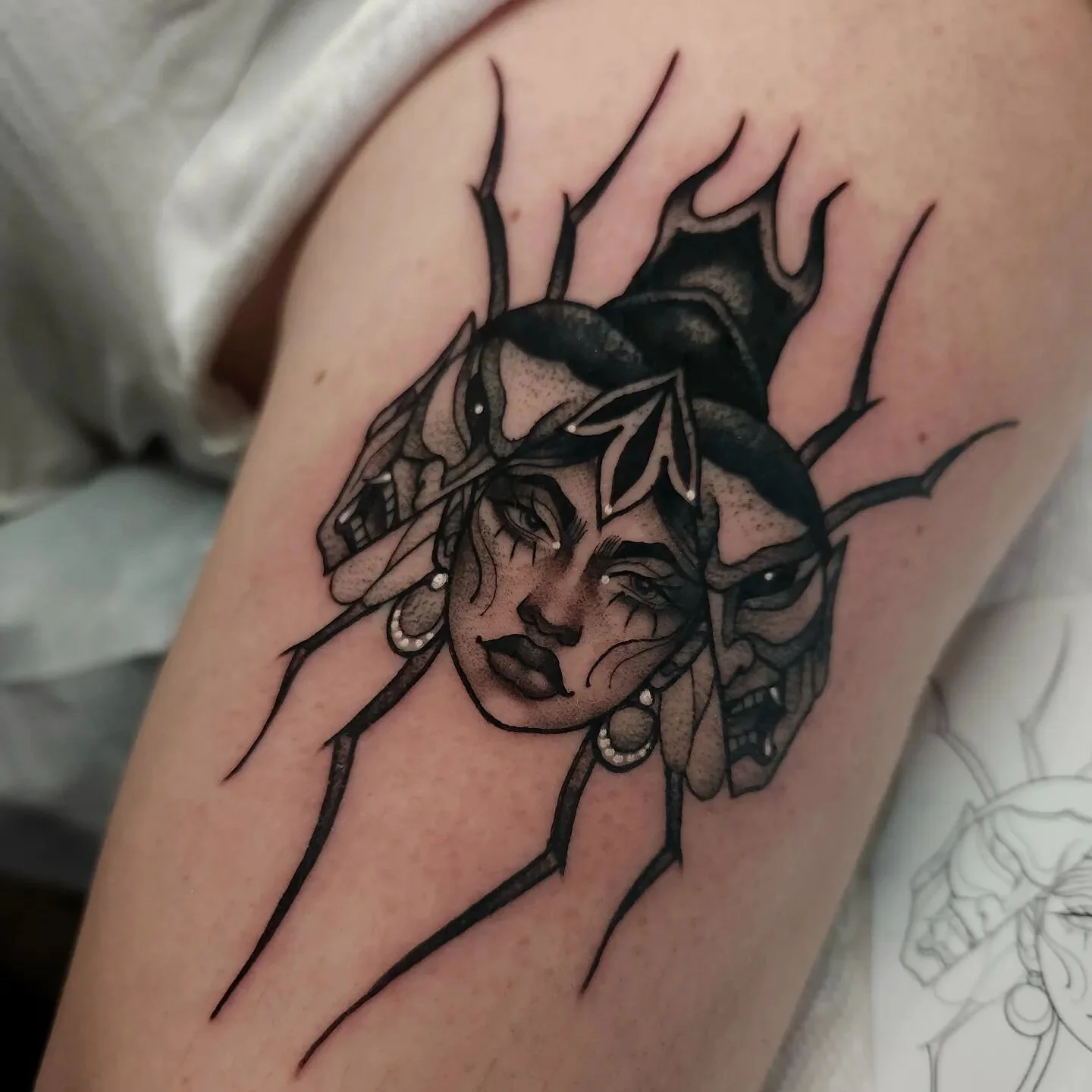 Bugs , hannyas ,and lady heads! Gotta love all three ❣️ made this on Stephanie and had a blast! I just love making tiny lil faces! Thanks for looking!
.
.
.
Book @ ilenagonzaleztattoo.com
.
.
.
#empireinks#musotoku#axysrotary#peakneedles#ohiotattooer