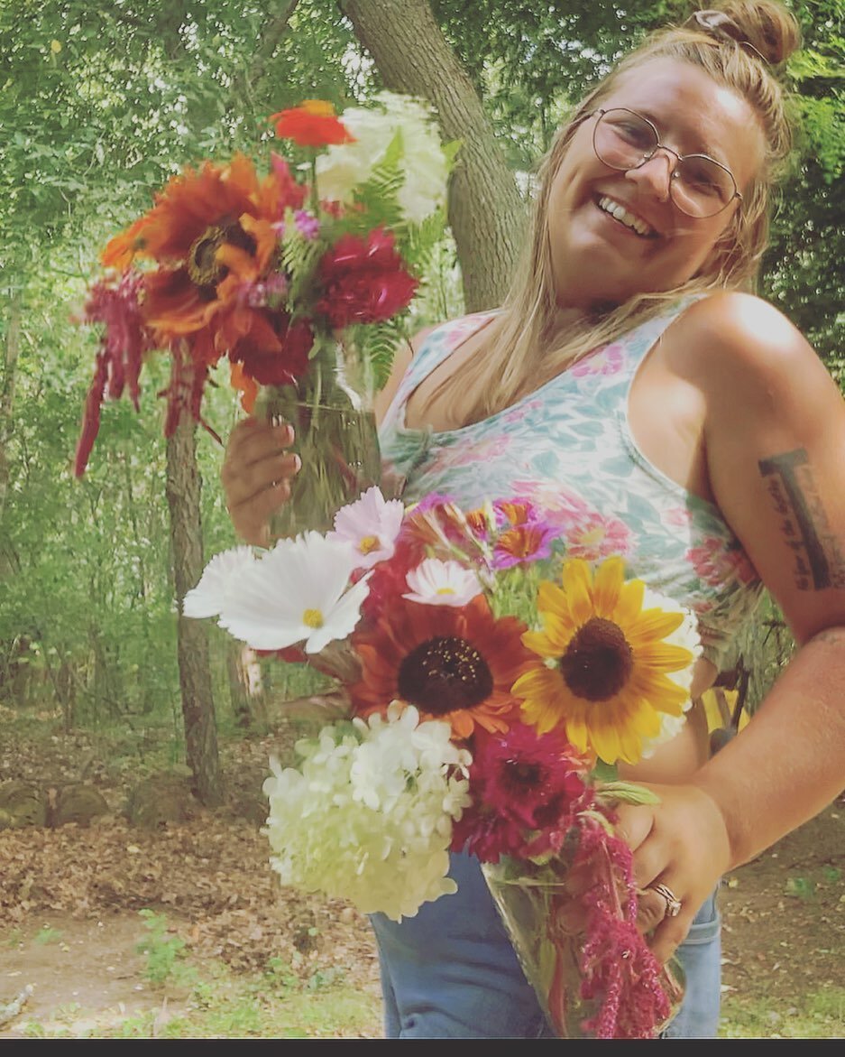 🥬MARKET UPDATE🥬

Due to some shifts in schedules this week, we will only be at @sweetwaterlocal this Saturday! 

Stop on by and say hiiiiiii - I&rsquo;ll have an abundance of veggies, flowers, and some super special peaches from Mund Farm! I&rsquo;