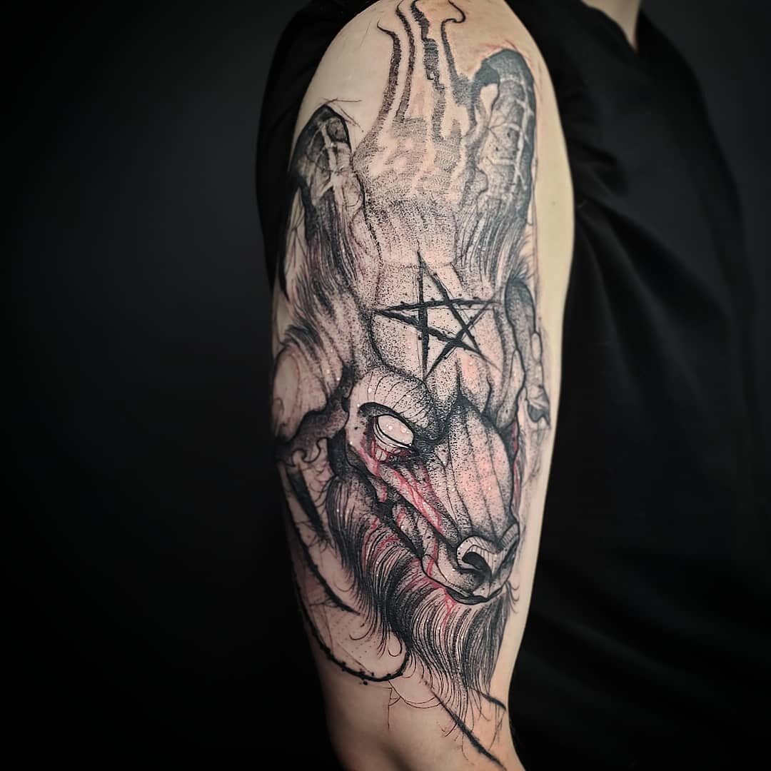 Baphomet for the homie @lucas_dangelo77 thanks again dude cant wait for the next one! 🤘😈🐐
.
First one back after the quar quar and its taken me a hot minute to post it because daddis been recovering from THE CRIPPLING BACK PAIN of doing a full day