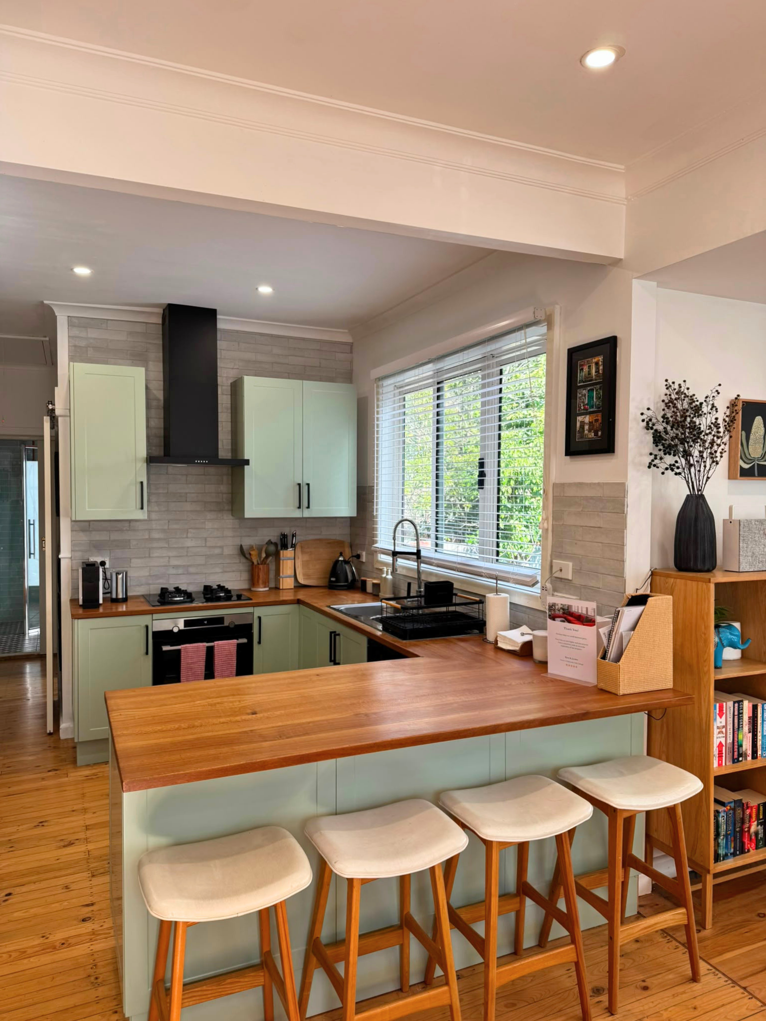 Modern open-plan kitchen at Katoomba Falls Cottage with breakfast bar seating for four, ideal for a Blue Mountains holiday stay.