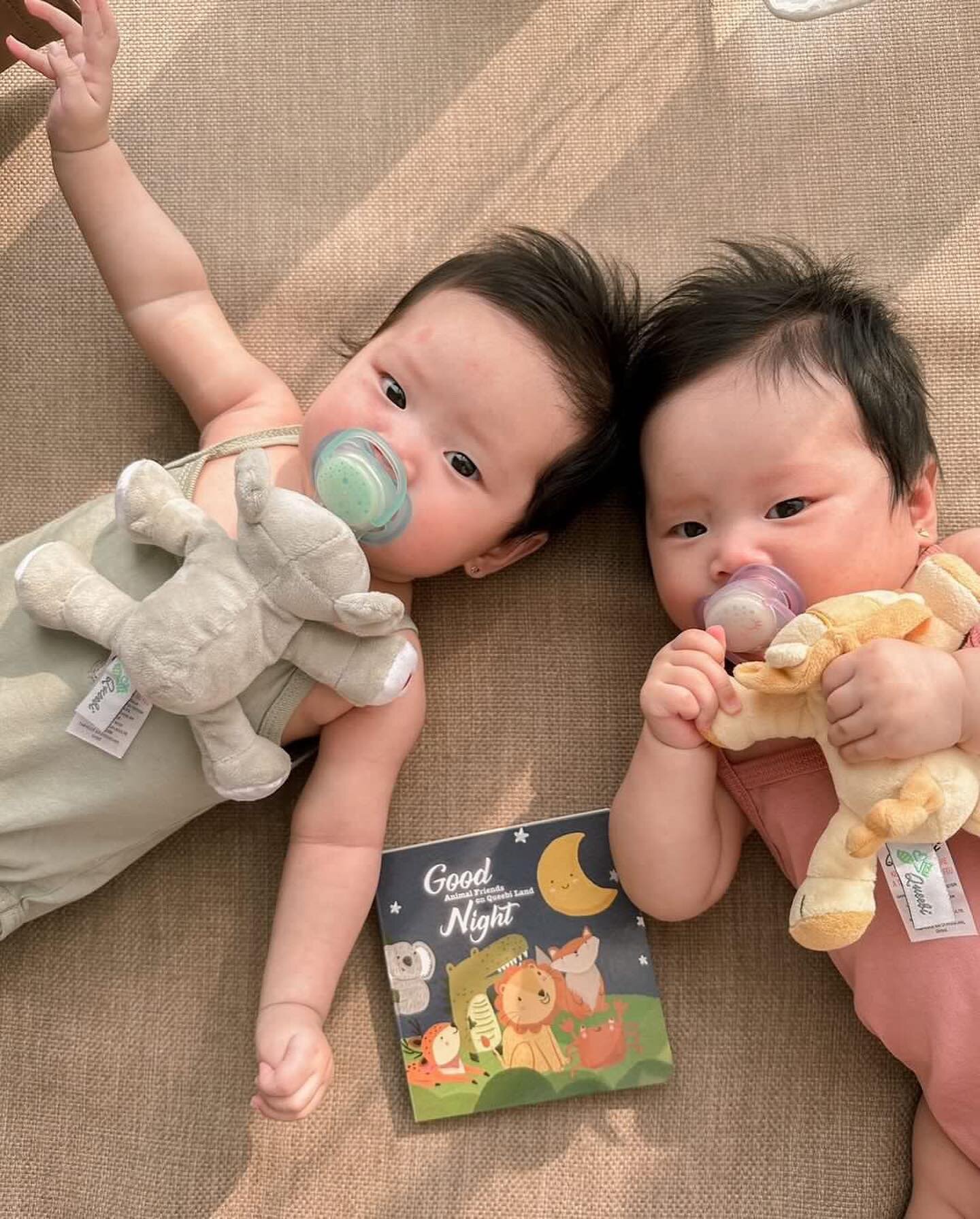 These two cuties ❤️❤️
.
Photo credit @le.leona.a
.
#queebi #queebibaby #babyshowergift #babyproduct #babycollab #babyshower