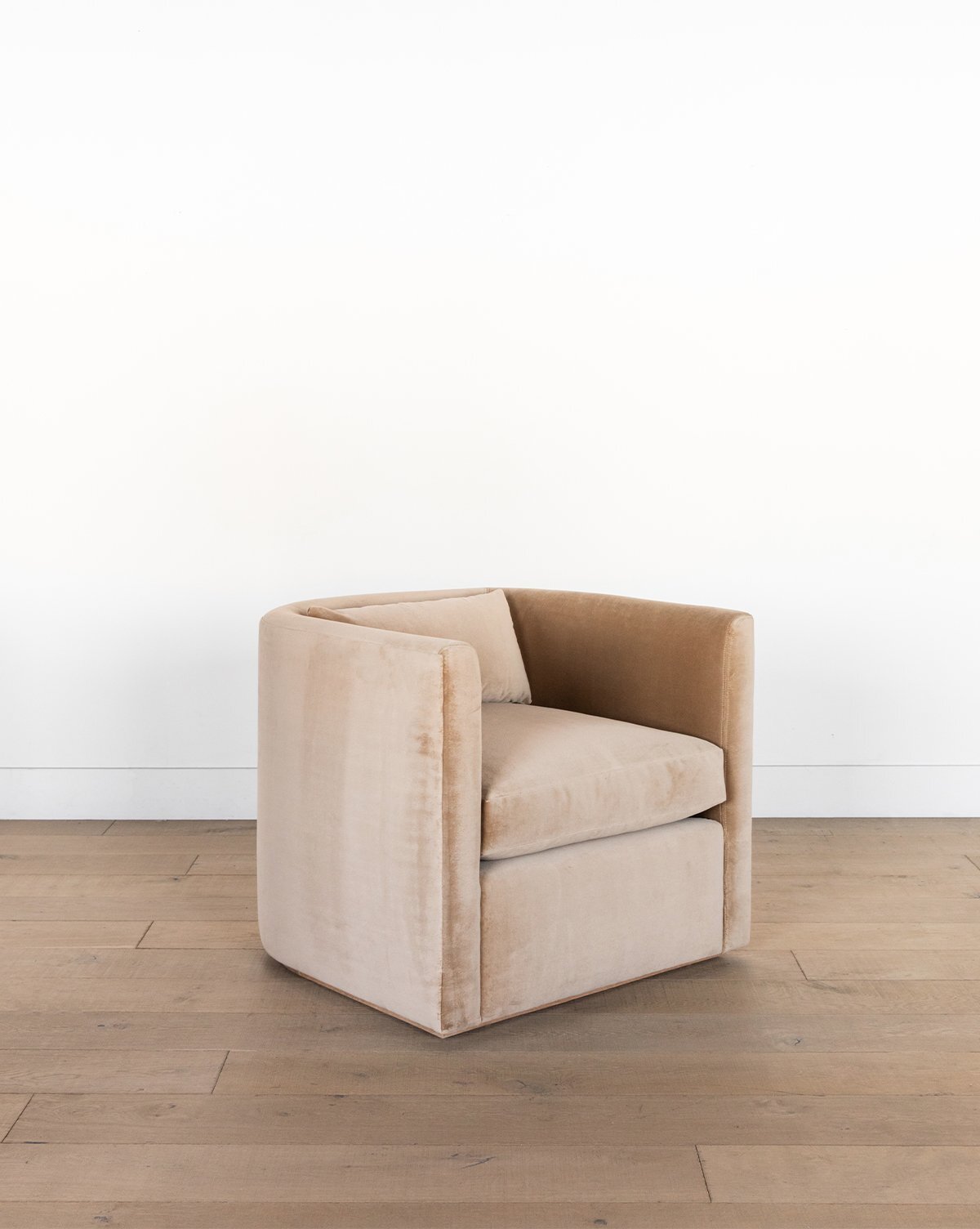 ReeseCurvedChair01_x2000 (1).jpeg