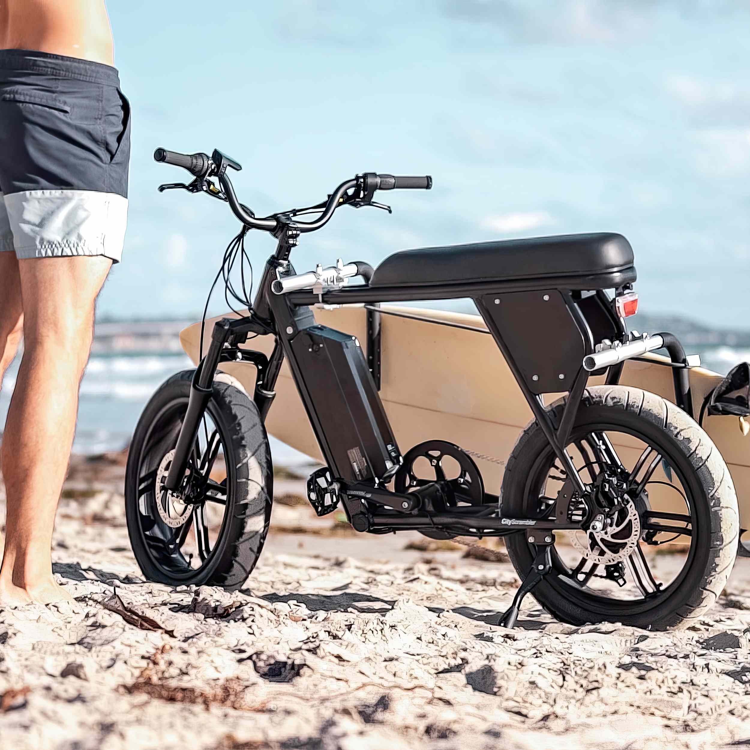  A dual battery system extends the range up to 100 miles and packs slightly more grunt to deal with the hilly incline nature of dirt tracks.   It also features hydraulic disc brakes and puncture-resistant, knobbier tires. 