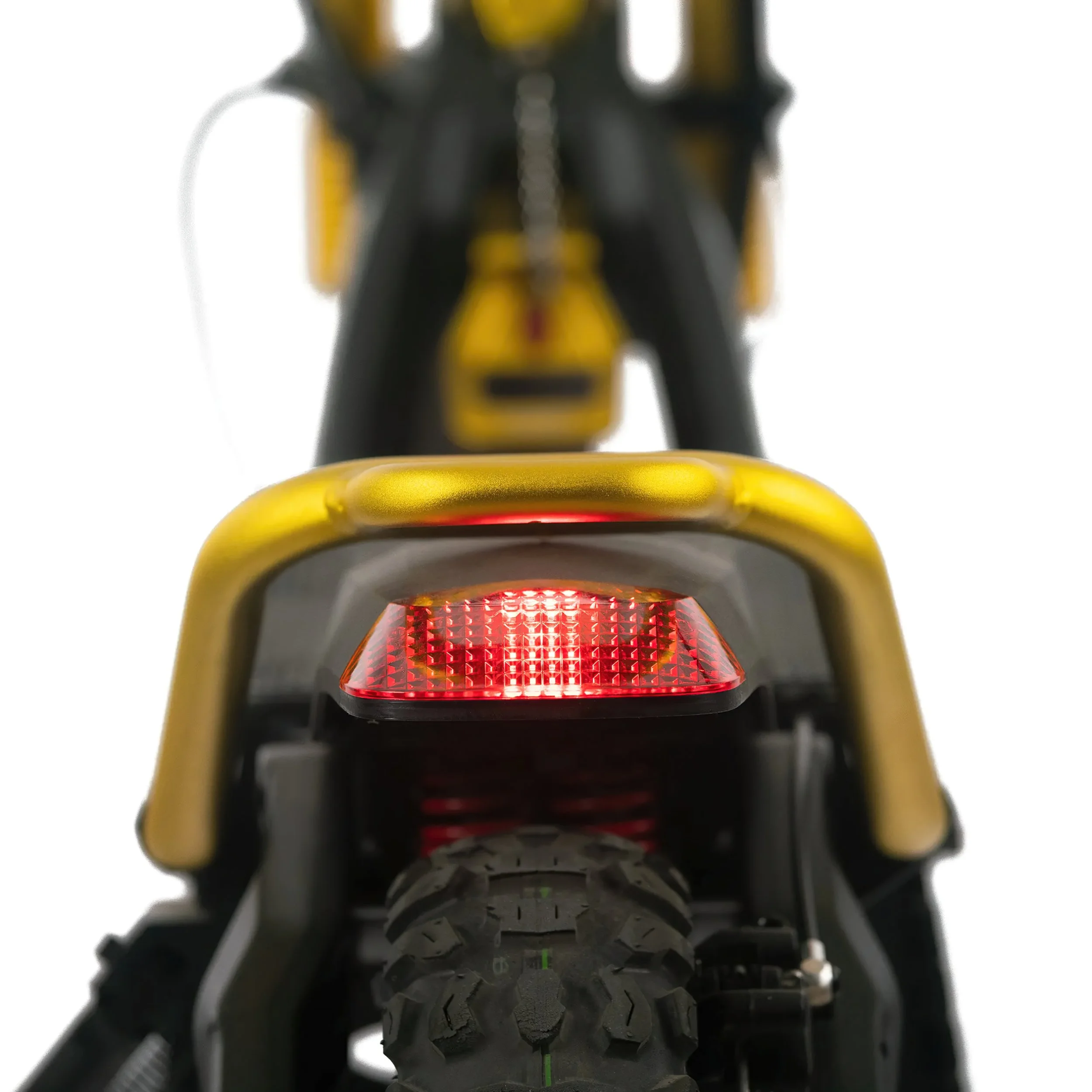 Continuing with safety, the Wolf King also sports high-beam headlights for easy nighttime traversal and a motorcycle horn built to be heard. A rear taillight is here as well as ambient undercarriage lighting.
