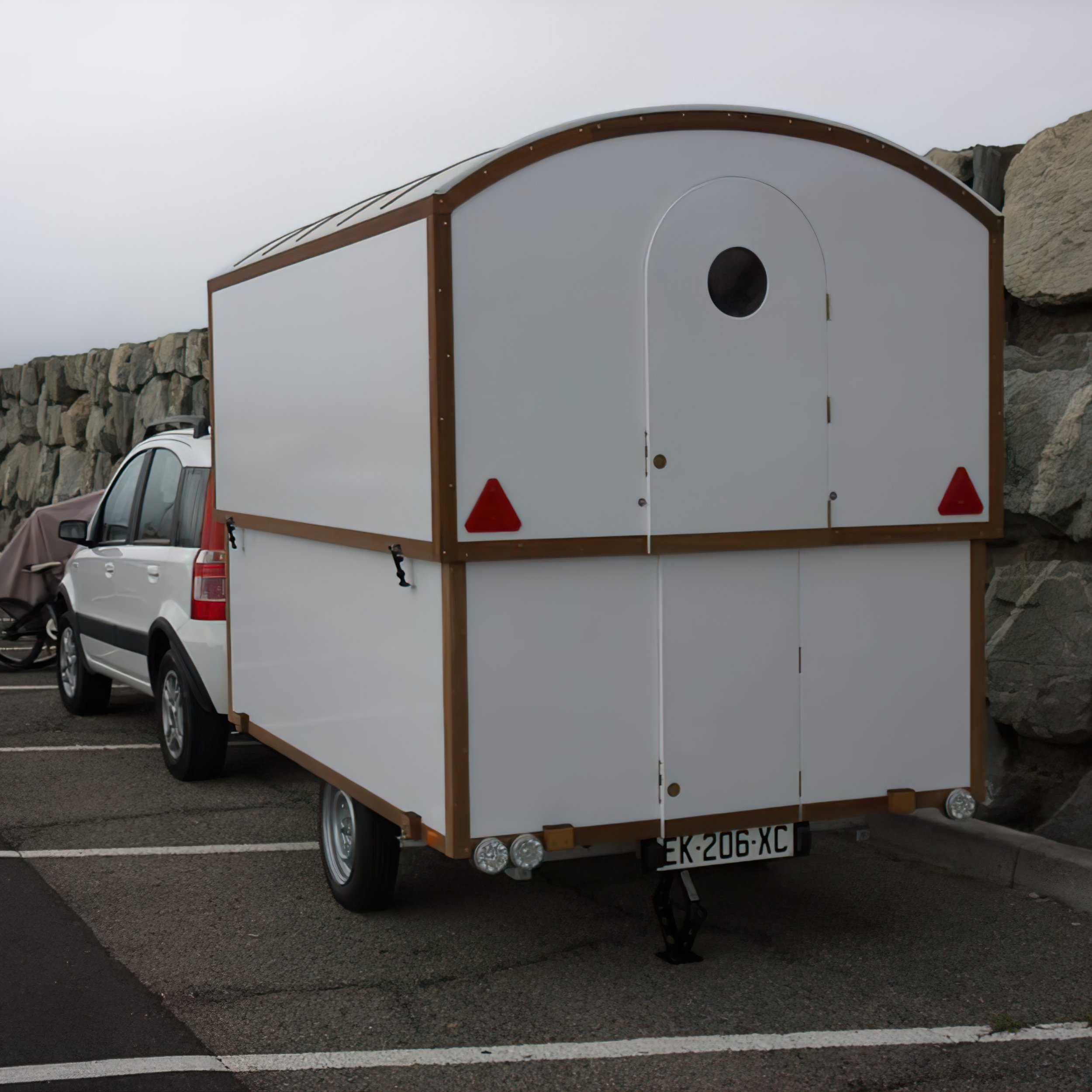  The first thing you'll notice is the unique telescopic design. Woodenwidget decided to dispense with a pop-up roof, going with a pop-up body shell instead to double the interior space quickly and easily. The unique curved roof gives a total of six f