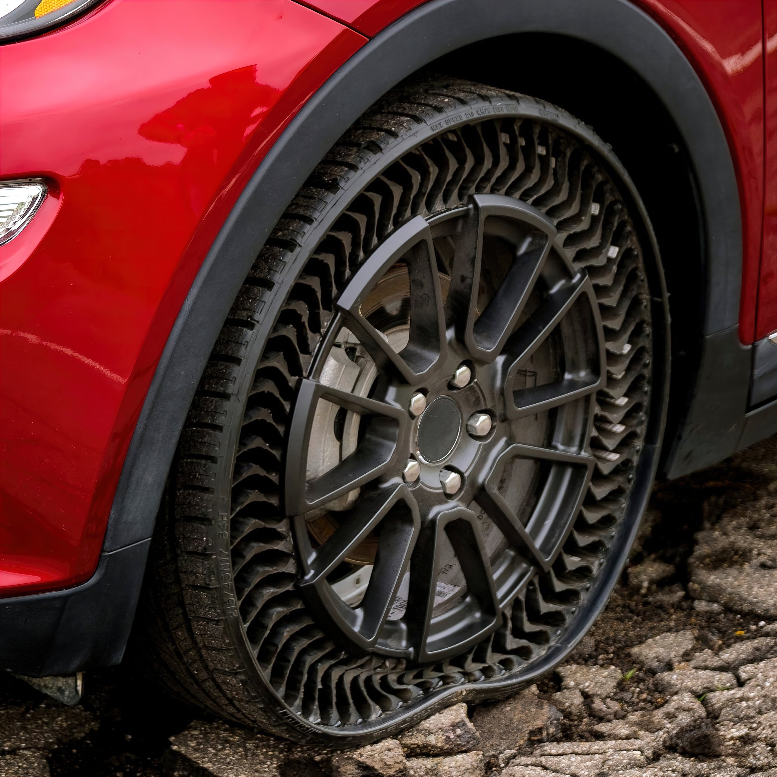 1ig Michelin Uptis Airless Tires 10fin-gigapixel-art-height-2500px-cropped.jpg