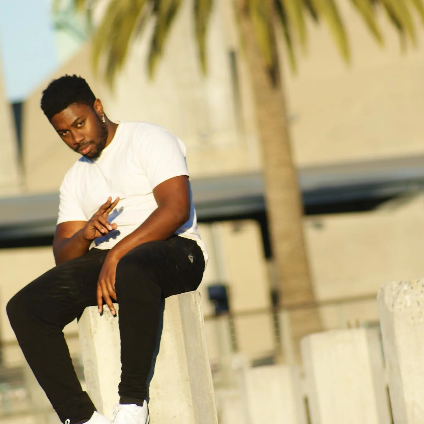 Watching a young 🤴🏿, just pullup under da scene🌴#justwatch #presavelinkinbio #ozisuperfly #mileniarecords 📸: @jacob__cardell