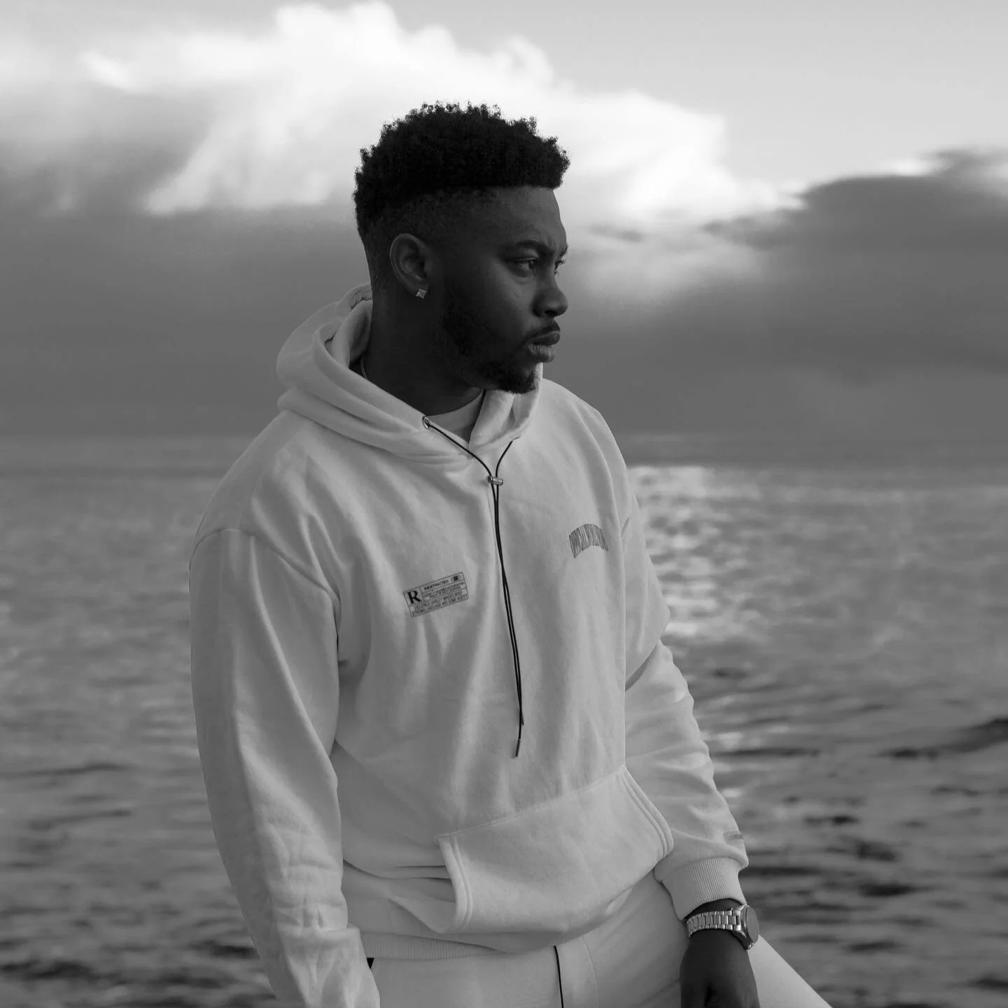 I was off in the deep end 🌊 #justwatch #presavelinkinbio #ozisuperfly #mileniarecords 📸: @blunteyephotography