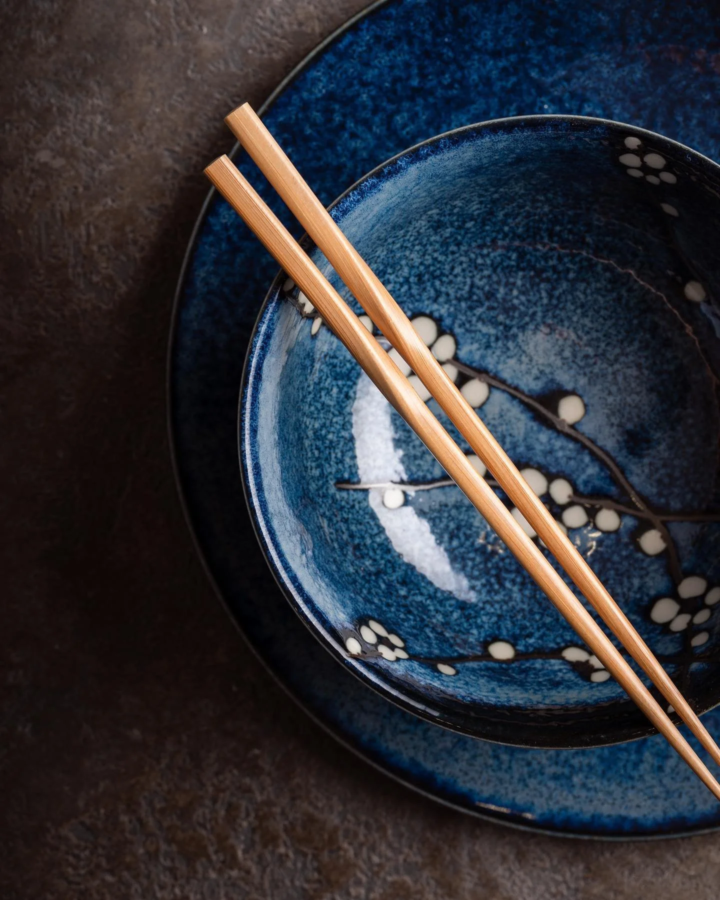 Bol en c&eacute;ramique avec motif cerisier.
.
#japon #supplier #b2b #sophadiffusion #yugenlab #fournisseur #factory #usine #ceramics #porcelain #assiettes #bowls #pokebowl #yummy #sakura #cerisier #bols #professional #lovejapan #trade #company #home