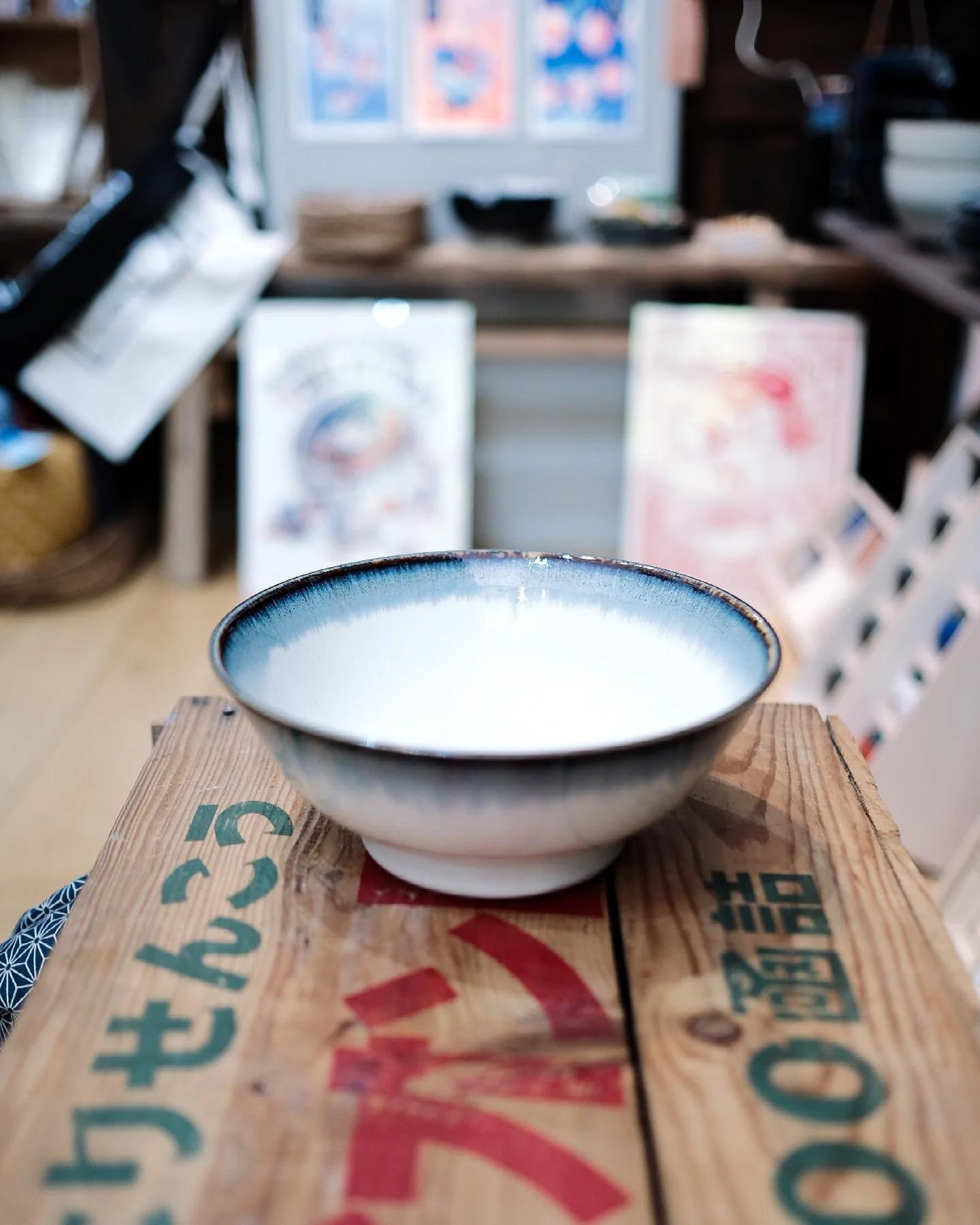 New Japanese bowl, we ll be @trendset.muenchen next week. Hope to see you there.
.
#bol #japonais #b2b #vaisselle #home #craft #authentique #tea #porcelaine #japanese #teacup #supplier #decoration #pattern #usine #artdelatable #tableware #wholesaler 