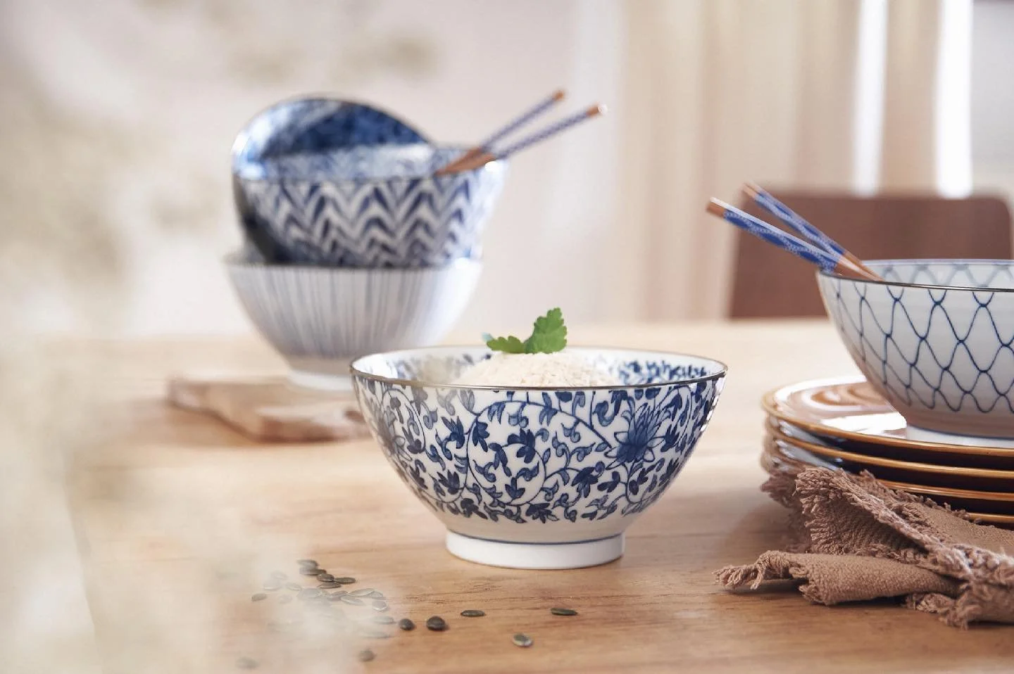 Our best seller set of 5 ramen bowls.
.
#tea #interior #authentique #tableware #japanese #teacup #kitchenware #vaisselle #professional #homeware #pattern #design #B2B #wholesaler #artdelatable #porcelaine #supplier #artisanat #factory #home #maison #