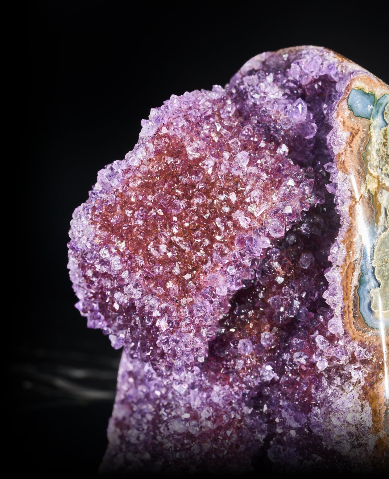 Image Description: A close-up shot showcasing the cubic calcite formation.