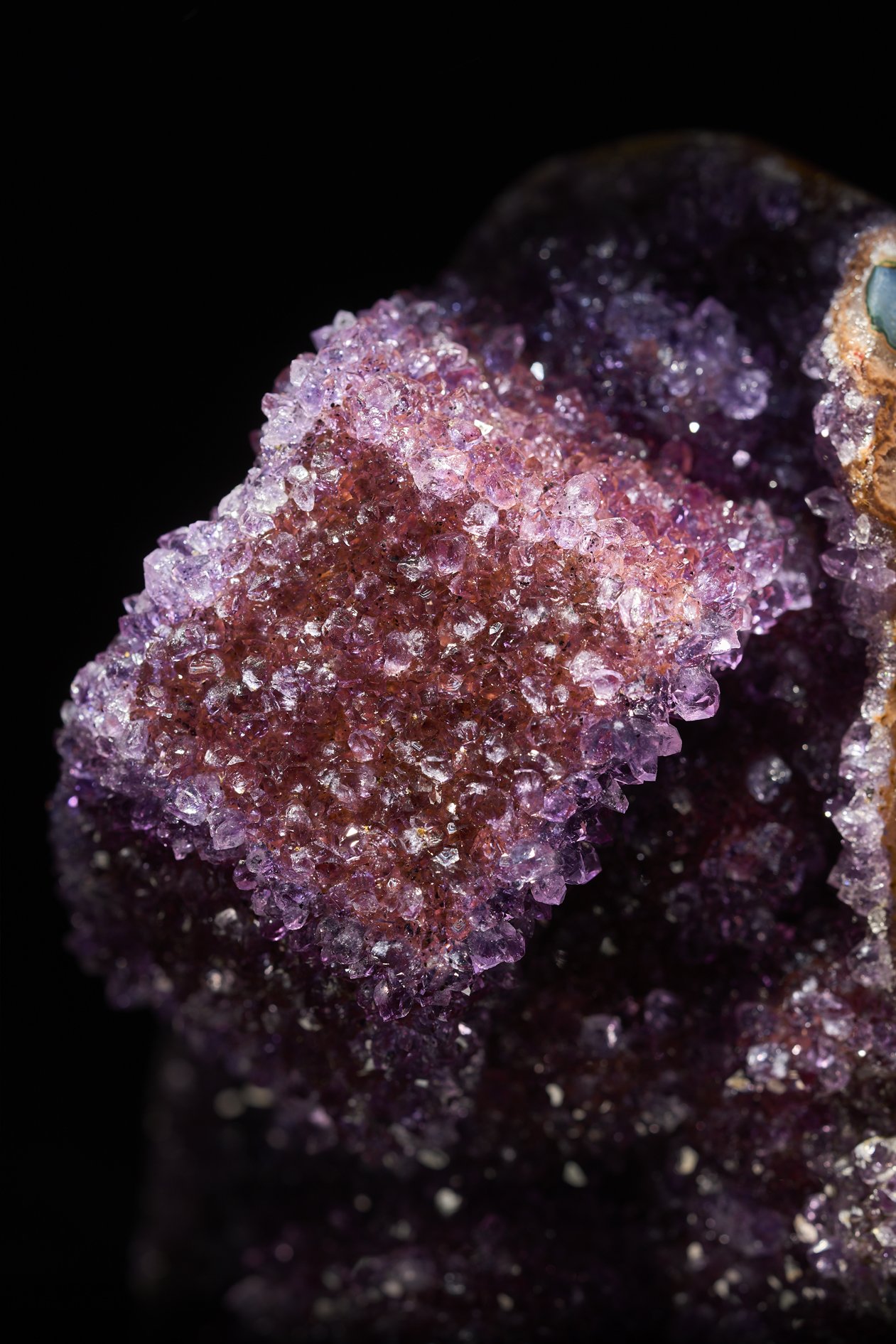 Image Description: A close-up shot showcasing the cubic calcite formation.