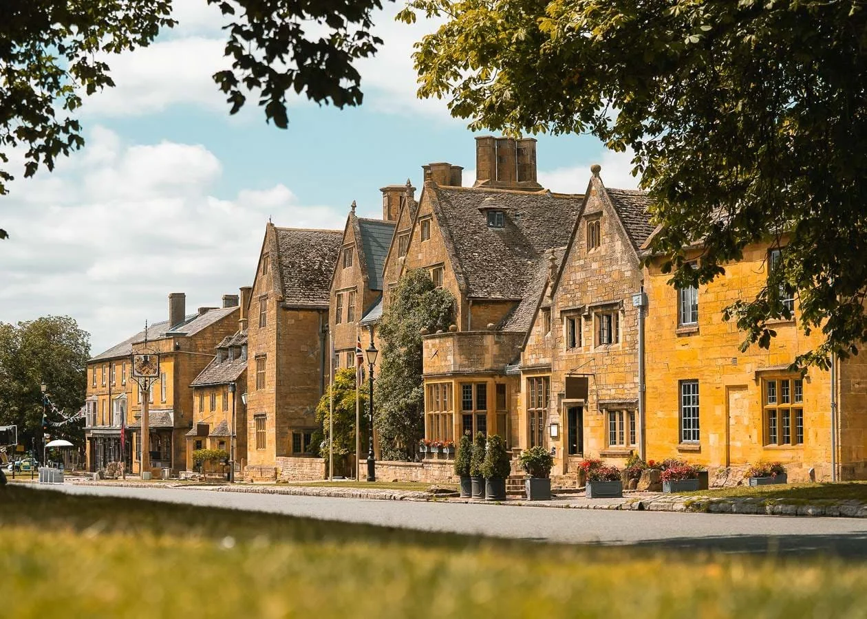 24 Hours at           The Lygon Arms 