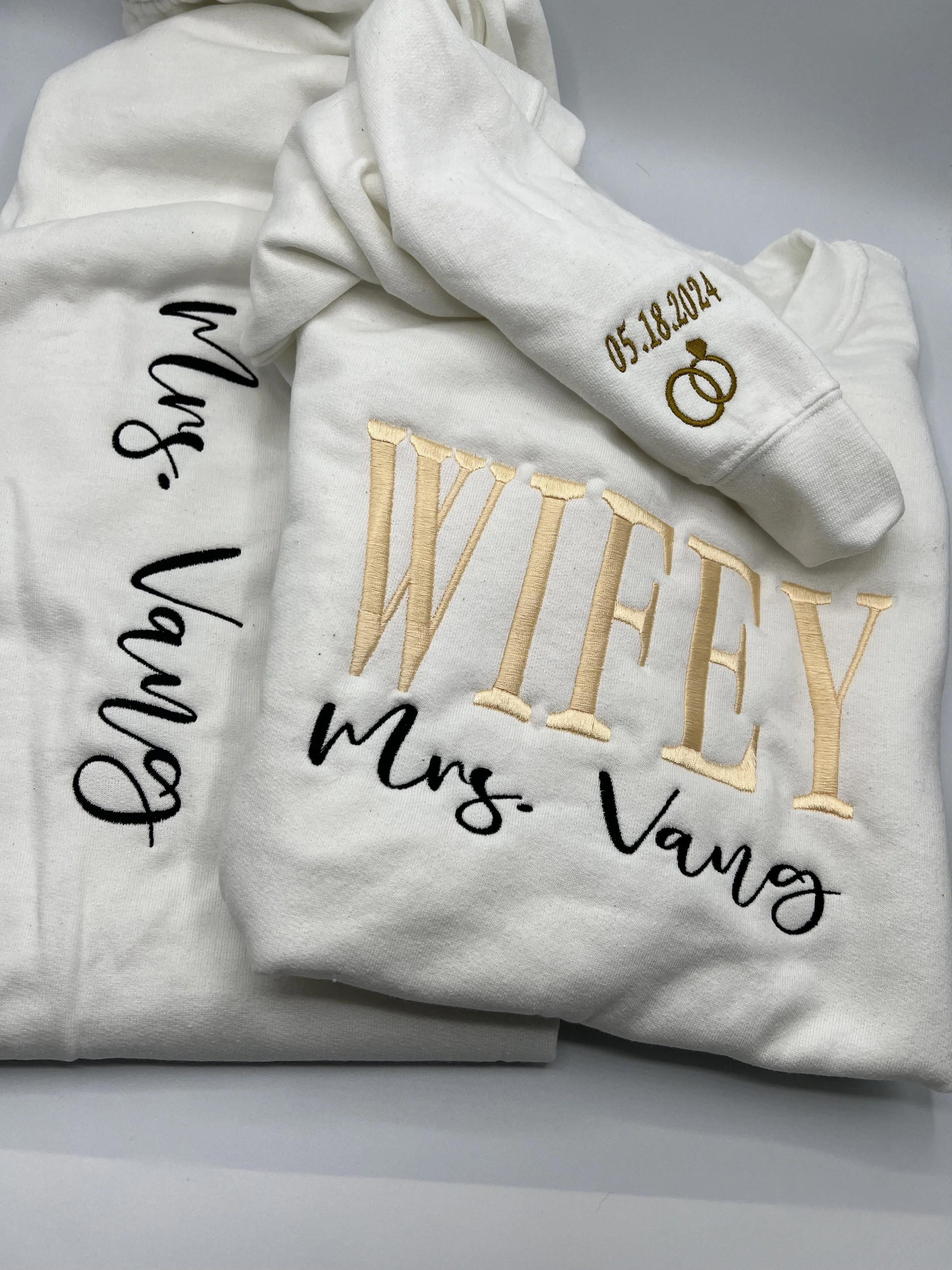 Personalized embroidered set for a wedding