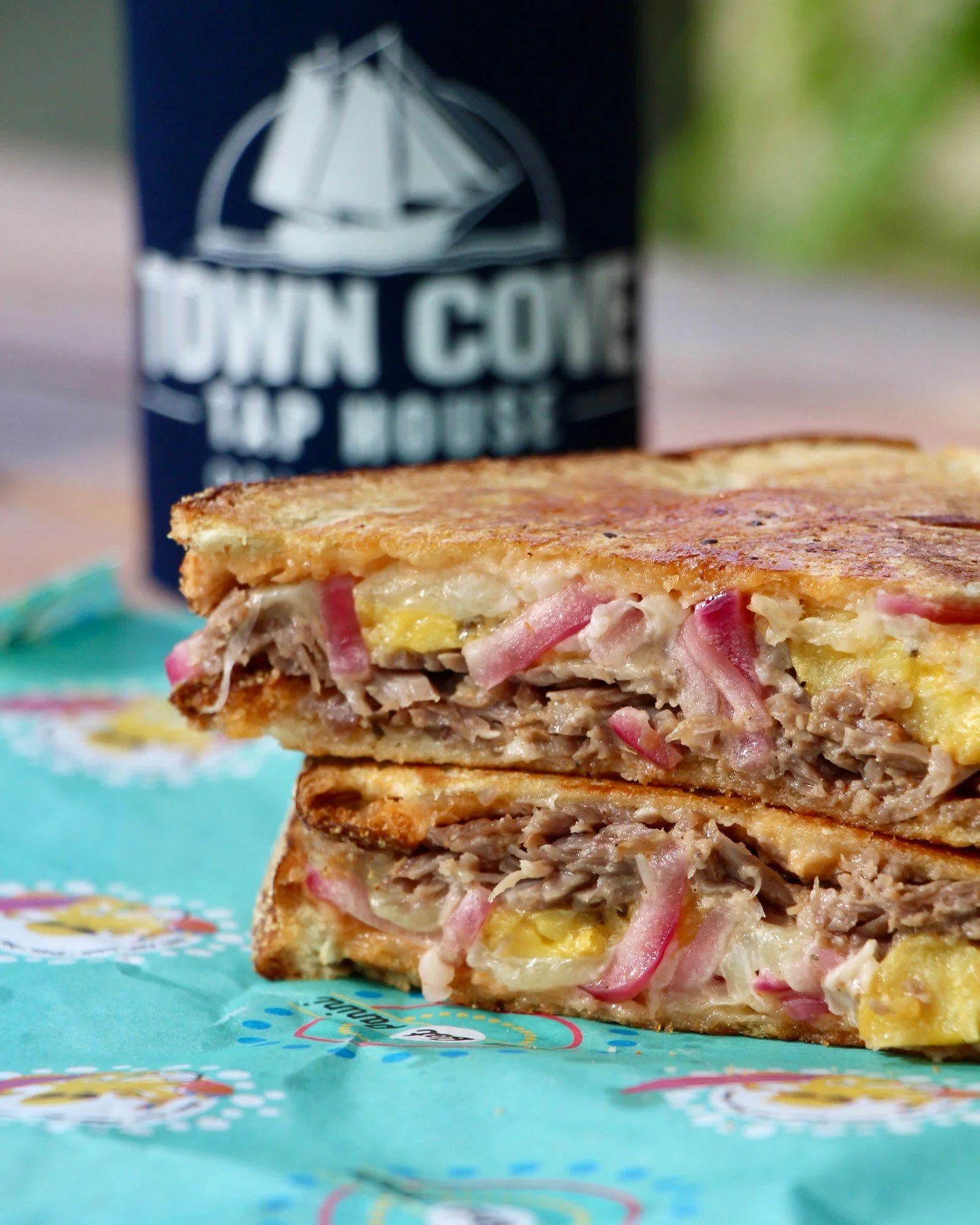 A little smoky, a little tropical, a lot delicious 🔥🥪🌴
Say hello to the Caribbean Smoke. Town Cove Tap House this week:
Thursday - 4:00 - 8:00pm
Saturday - 12:00 - 4:00pm
Sunday - 12:00 - 4:00pm