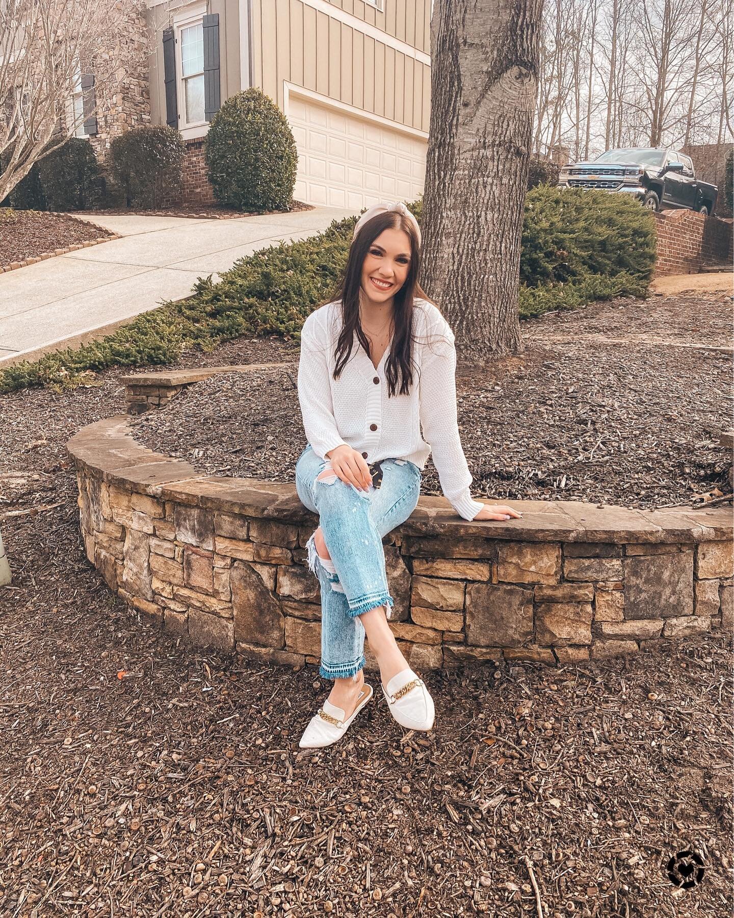 I was on clubhouse this weekend (add me-mollyhein) and someone asked me how I take all my pictures. Swipe for my photographer and lighting model. Let me know if you want his outfit deets 😂 I posted some at home Valentine&rsquo;s Day ideas on stories