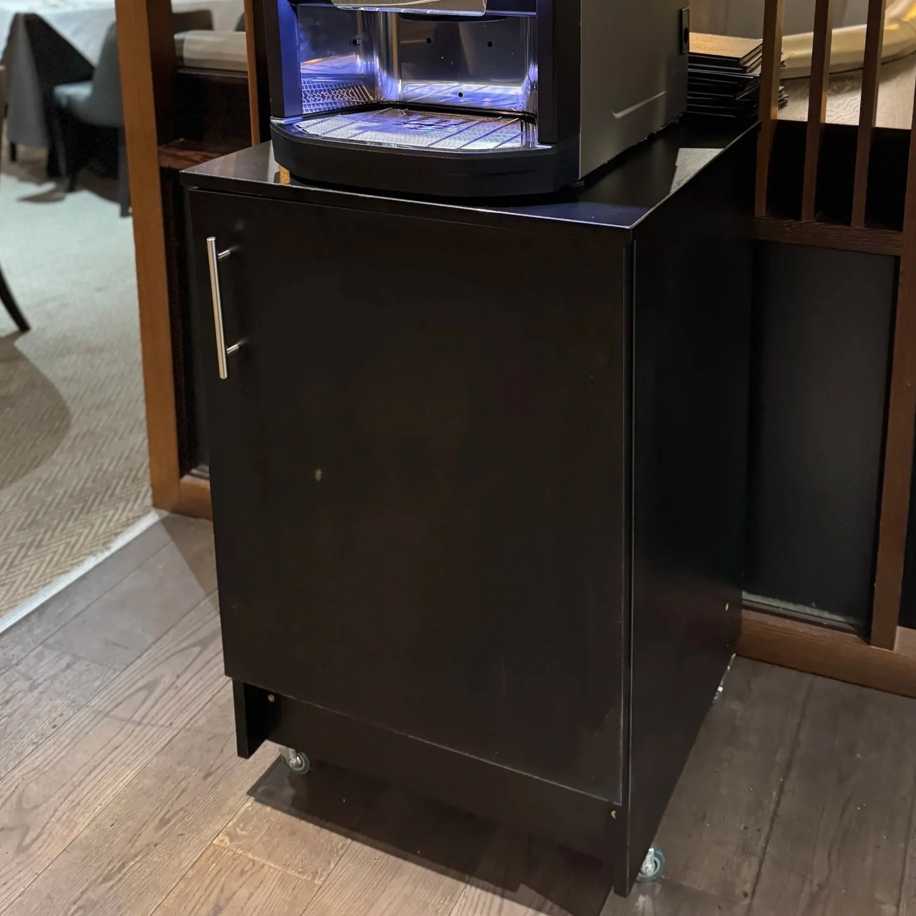 MOBILE TROLLEY WITH WATER PUMP