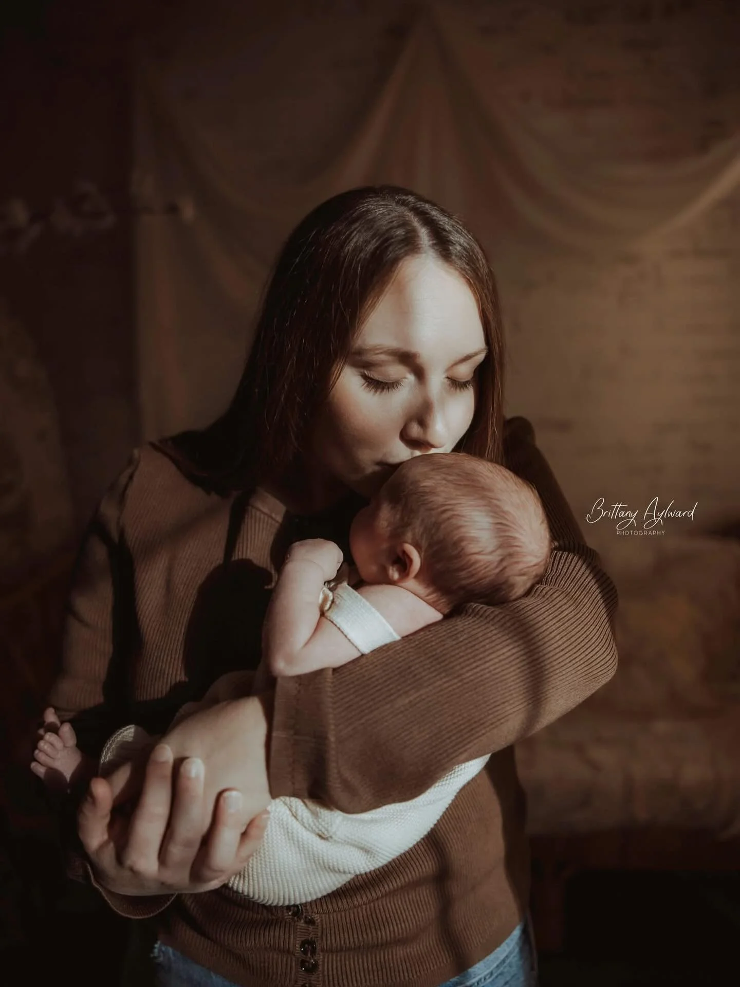 I love the natural lighting on this photo. In my studio I have professional strobe/ flash lighting, a light wall and a window. I take advantage of it all. I love variation. I know this photo was apart of the collage I posted yesterday but I wanted it