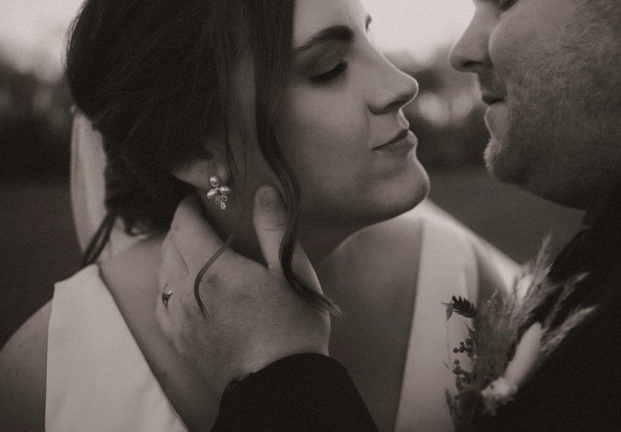 A Moment for the black and white photos <3 I always try to sneak some of these in the gallery #weddingphotography #charlottetownweddingphotographer#peiweddingphotographer#blackandwhite