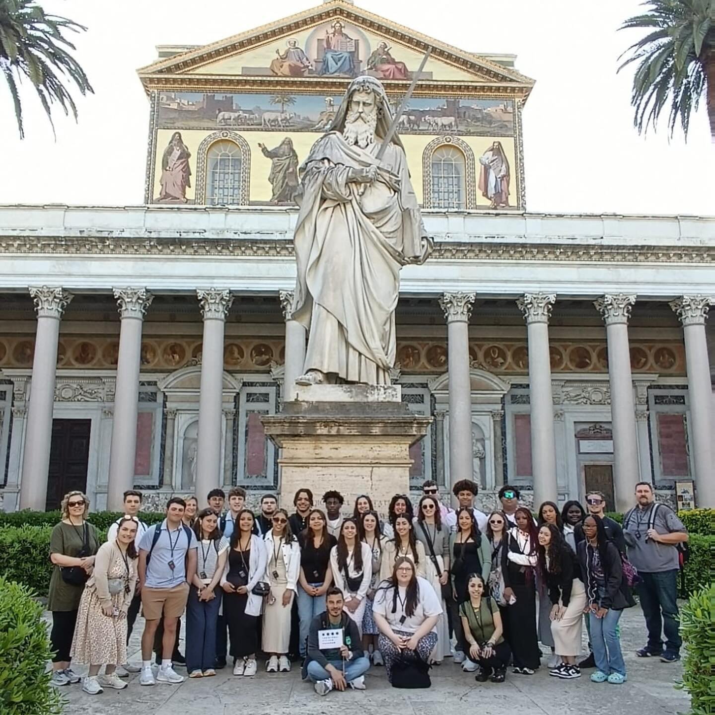 Exploring Rome and Vatican City! 

 #teenleaders #travelleaders #studenttravel #educationaltravel #globalcitizen #teentravel #ansonia #SummerPrograms #studentleaders #studentswhotravel #teacherswhotravel #theglobalcitizenprogram #stemeducation #Inter