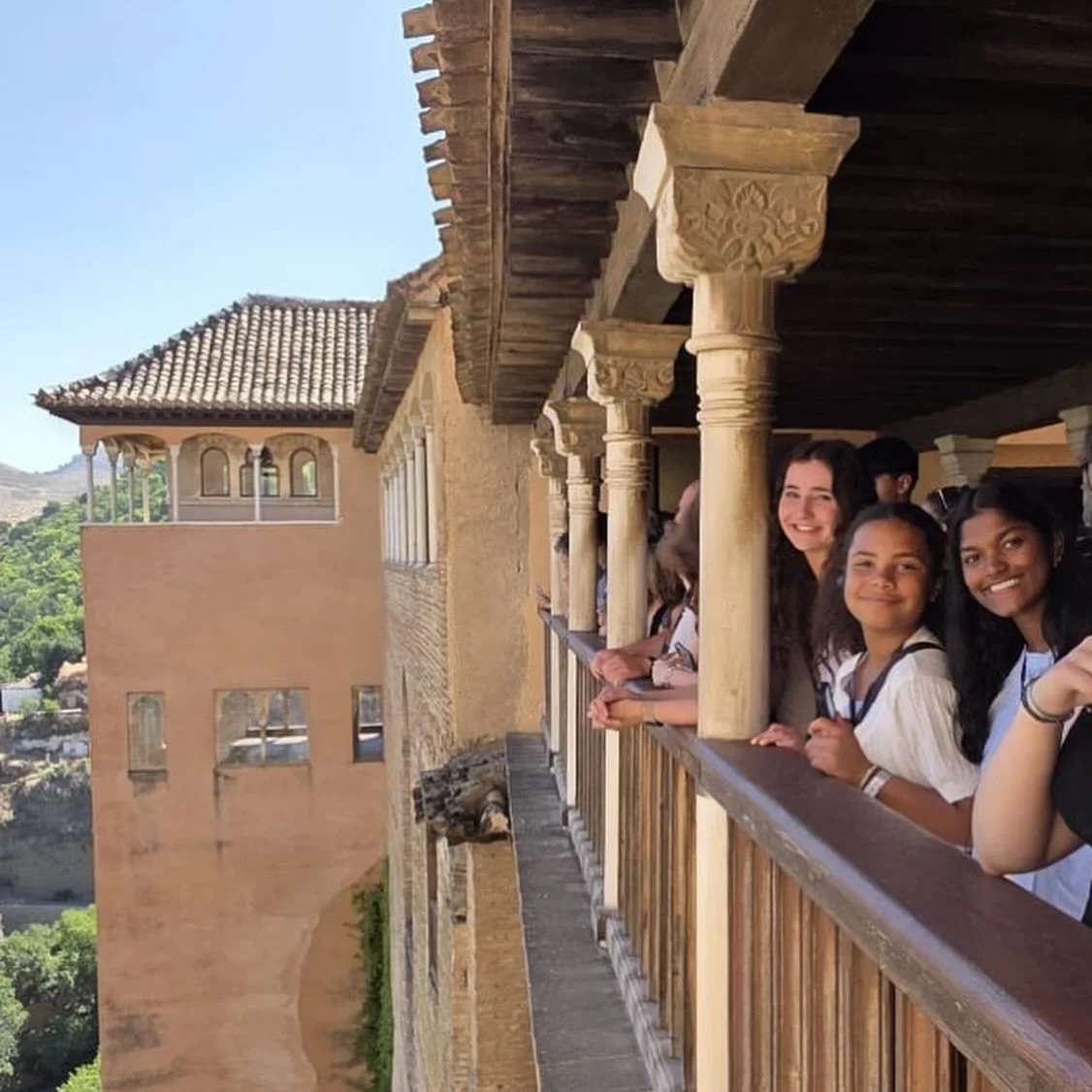Our students had the chance to explore one of Spain&rsquo;s most iconic landmarks&mdash;the Alhambra in Granada! 🇪🇸

Originally built as a fortress over 800 years ago, the Alhambra later became a royal palace and is famous for its beautiful archite
