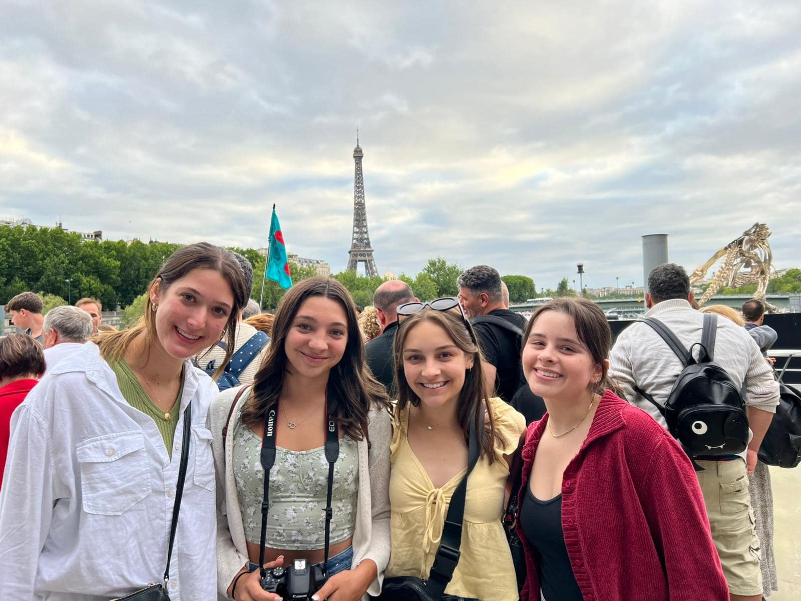 global-citizen-program-teen-travel-paris-france-girls.jpg