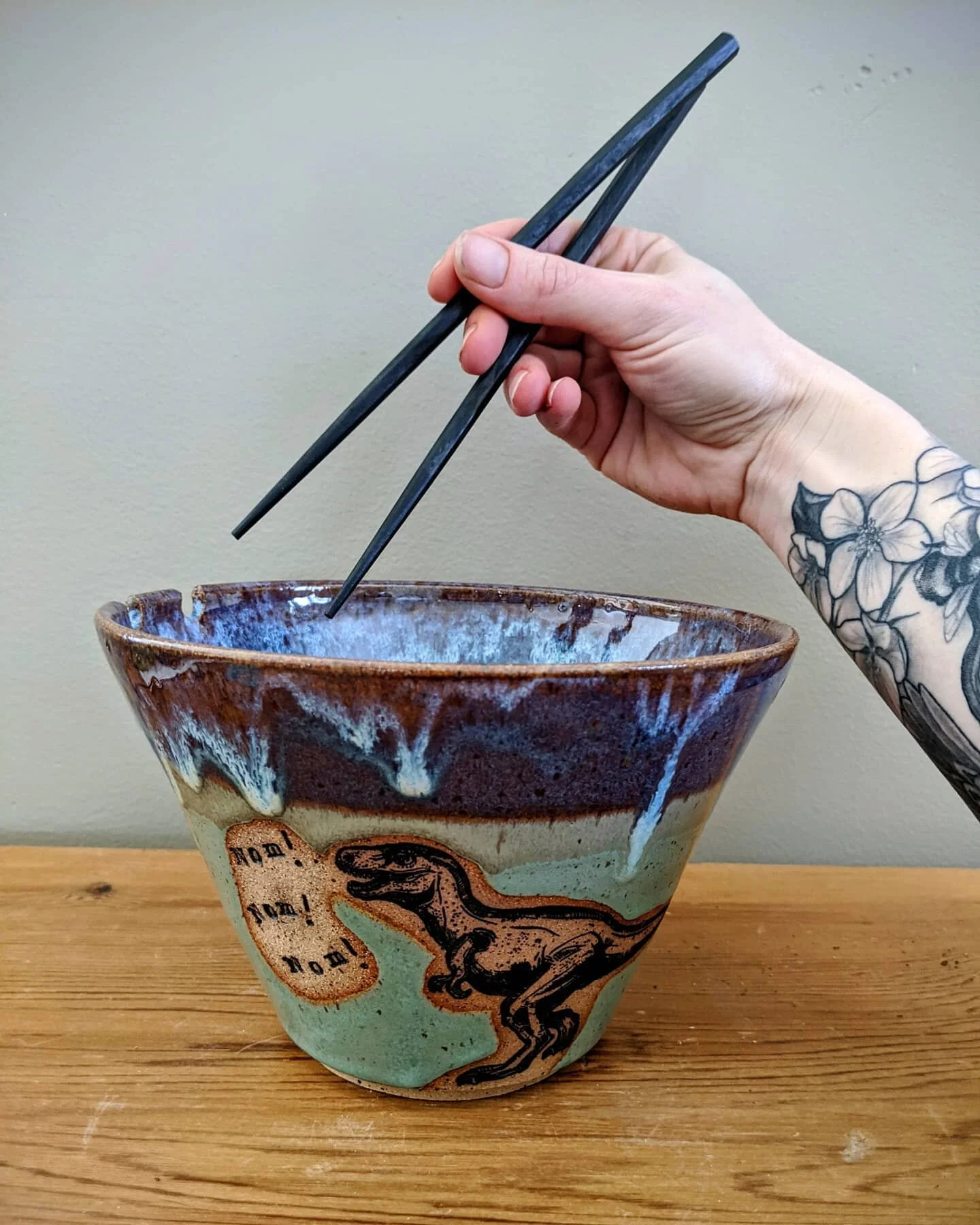 Nom! Nom! Nom! I love Noods!!! These funny Dino's will be going live on the shop this Wednesday at 5pm.
(Link in bio) 
 Don't miss out on this limited edition cuz I won't be doing anymore of these for a while!! There are only 2 of these T-Rex ramen b