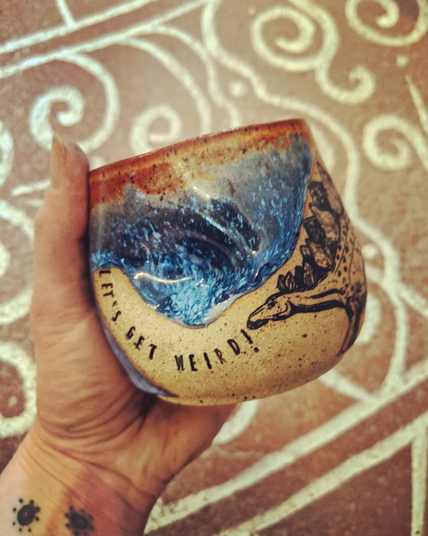 Tonight at 5pm Shop Opens fulla these fellas!! ❤️🦕🦖 Limited edition #dinosaur #mugs and #cups and loads of other #pottery!! 
Hit the link in my bio!!! 
#supportsmallbusiness #supportartists #pottertyforall #pottersofinstagram #studiopotter #dinolov