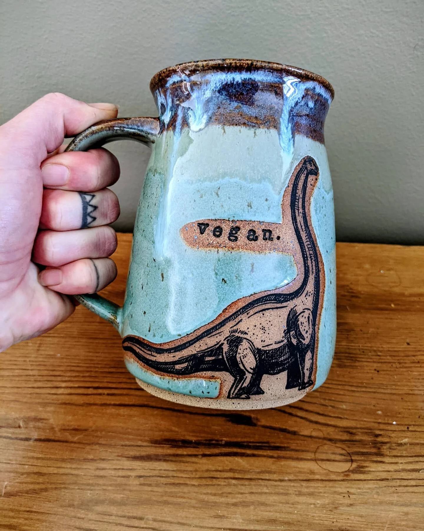 Still a couple of these #vegan #herbivore #dinosaurs up for grabs on the website!! 🦕❤️🪴
#veganpottery #pottertyforall