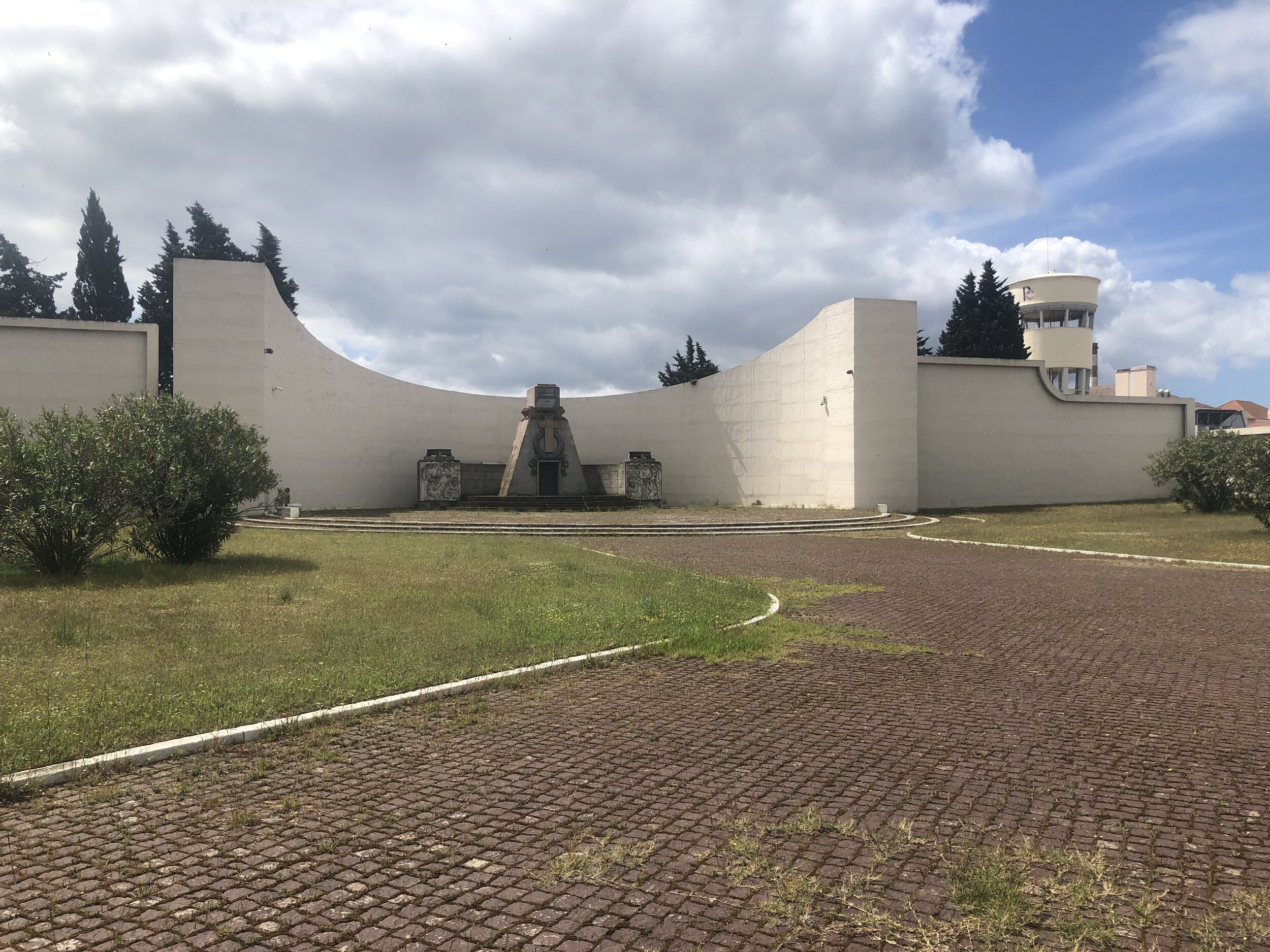 Alfredo da Silva Mausoleum, photo by Thomas O’Brien, 2021