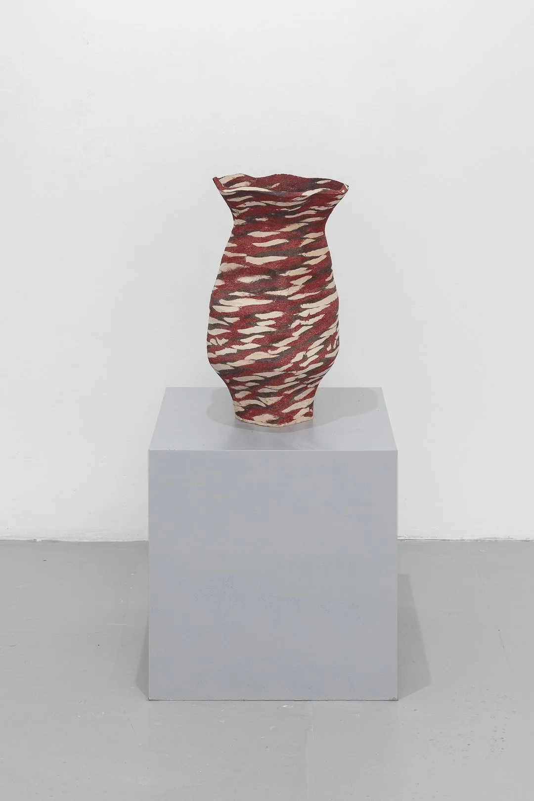 Gerardo Ros, Agate vase. White, black and red stoneware clay, 41 x 24 x 24 cm, 2026.