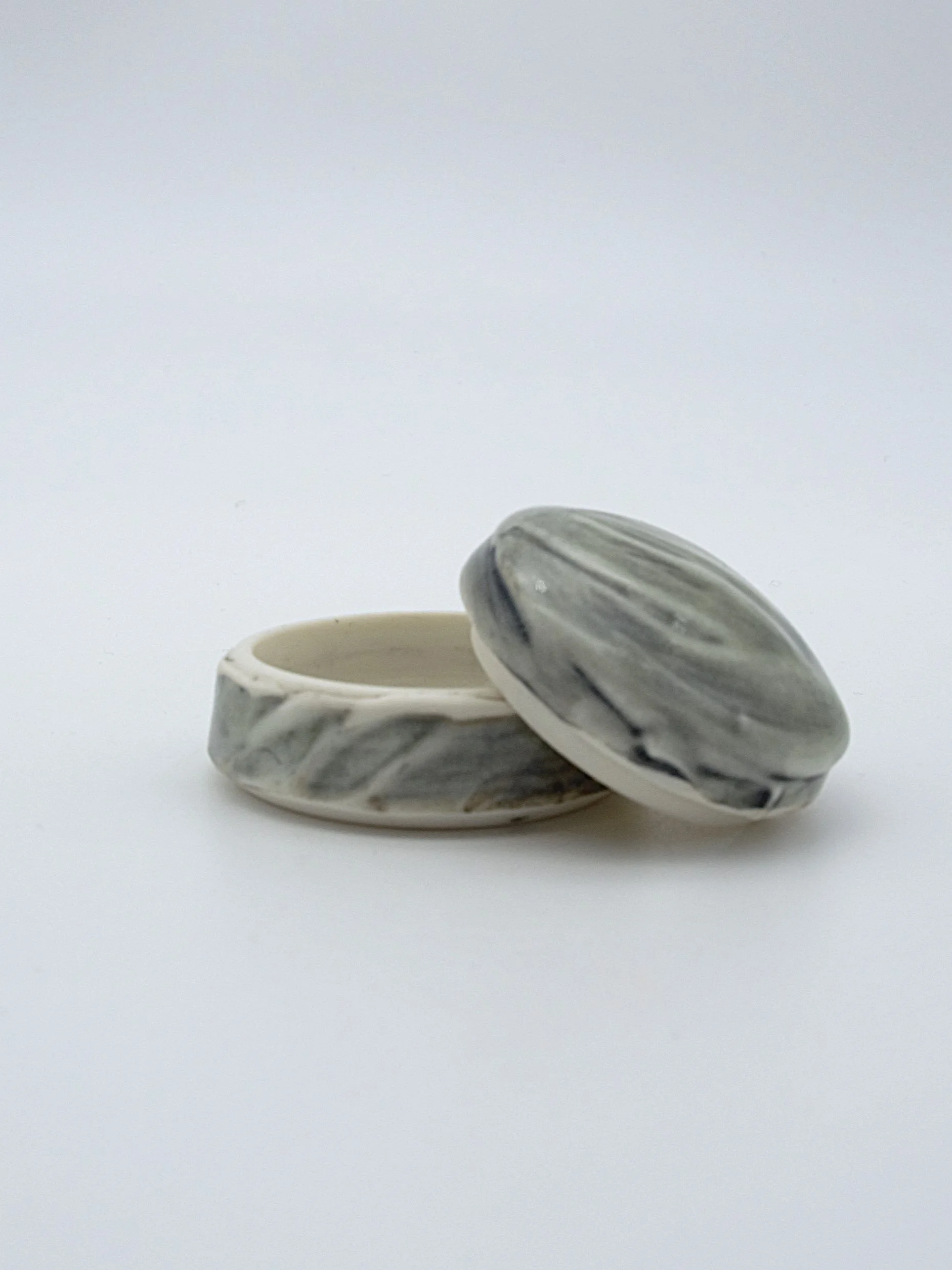 38. Lexie Macleod Pottery Trinket Box II.jpg