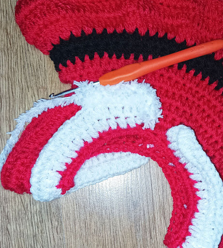 use fluffy yarn for the last row if you want to