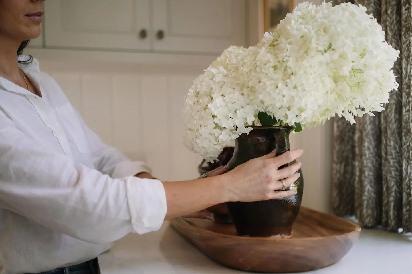 Remembering what my hydrangeas looked like last year. Thank you to the many 🦌 who obliterated my gardens before they even bloomed this summer 😔

#hilaryramsayinteriors
#hydrangeas 
#deerrepellent 
#LuxuryNewBuild
#LuxuryHomeDesign
#LuxuryInteriors
