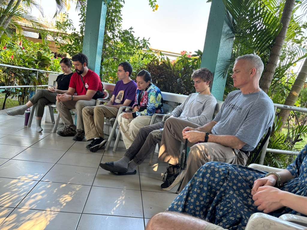 Our missionaries made the very most of their final day in El Salvador! They prayed the Stations of the Cross with the local students in the morning, finished the Marian garden at the Senior Center, prayed the World Rosary in 7 different languages (!)