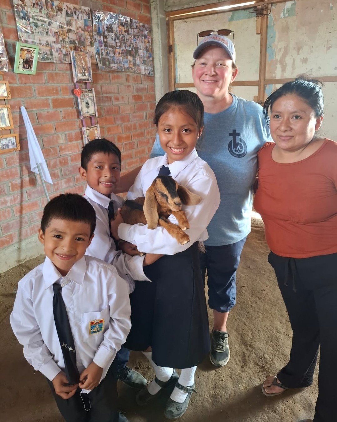 From our mission team leaders in Peru: Every morning we start the day with morning prayer as a group to orient ourselves towards God. After a delicious breakfast we split up into our morning jobs. Some people went and herded goats, while others went 