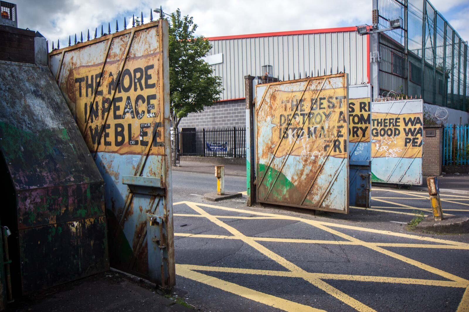peacewall_0df9a692cc758a88bf0f3df9681bbd15.jpg