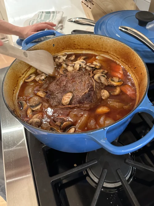 How to Cook a Roast in a Dutch Oven: Easy, Tender, and Delicious