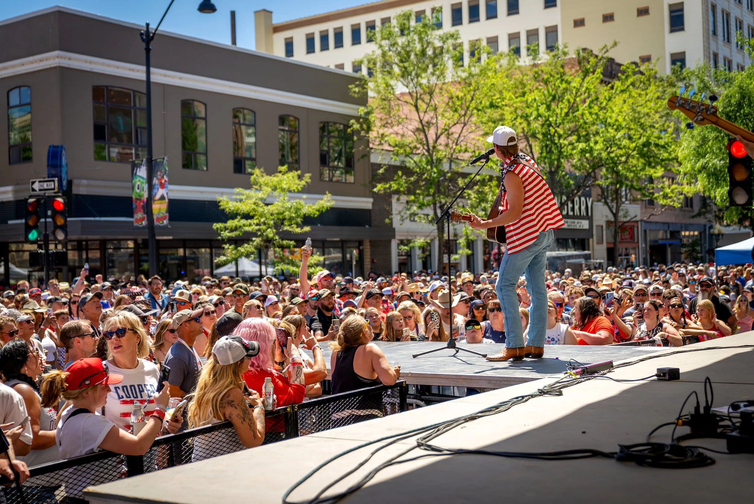 Hootenanny_26_Sony_0002_Layer 4.jpg