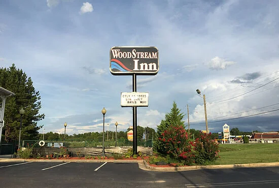WoodStream InnGuests of this hotel will enjoy speedy check in, as well as cable TV, free Wi-Fi and coffee in the morning.1888 East Main Street