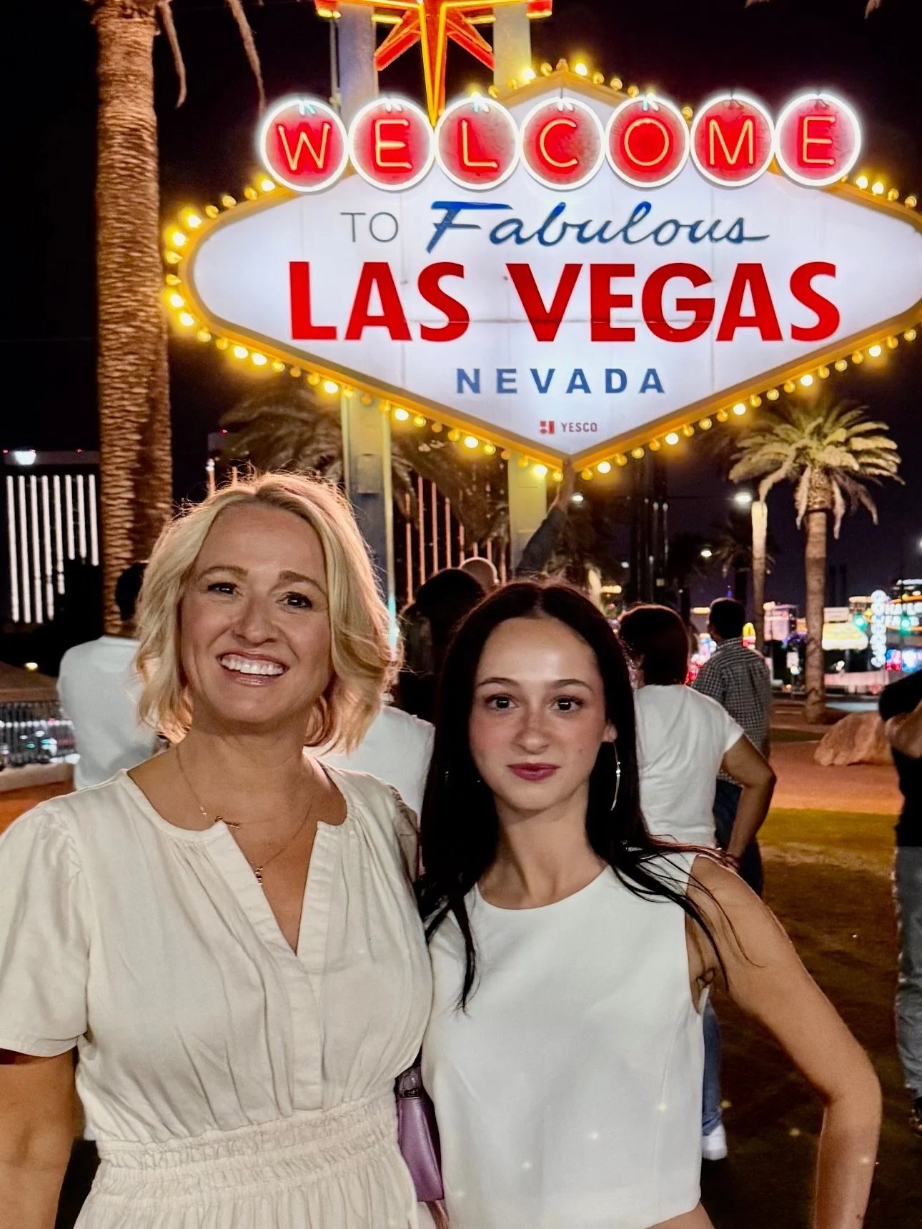 ✨Our Life As Showgirls💜
Loved spending the weekend with my 🪿before she heads back to the city. 
#lasvegas #theoriginalshowgirl #thebestmemories #summerfun