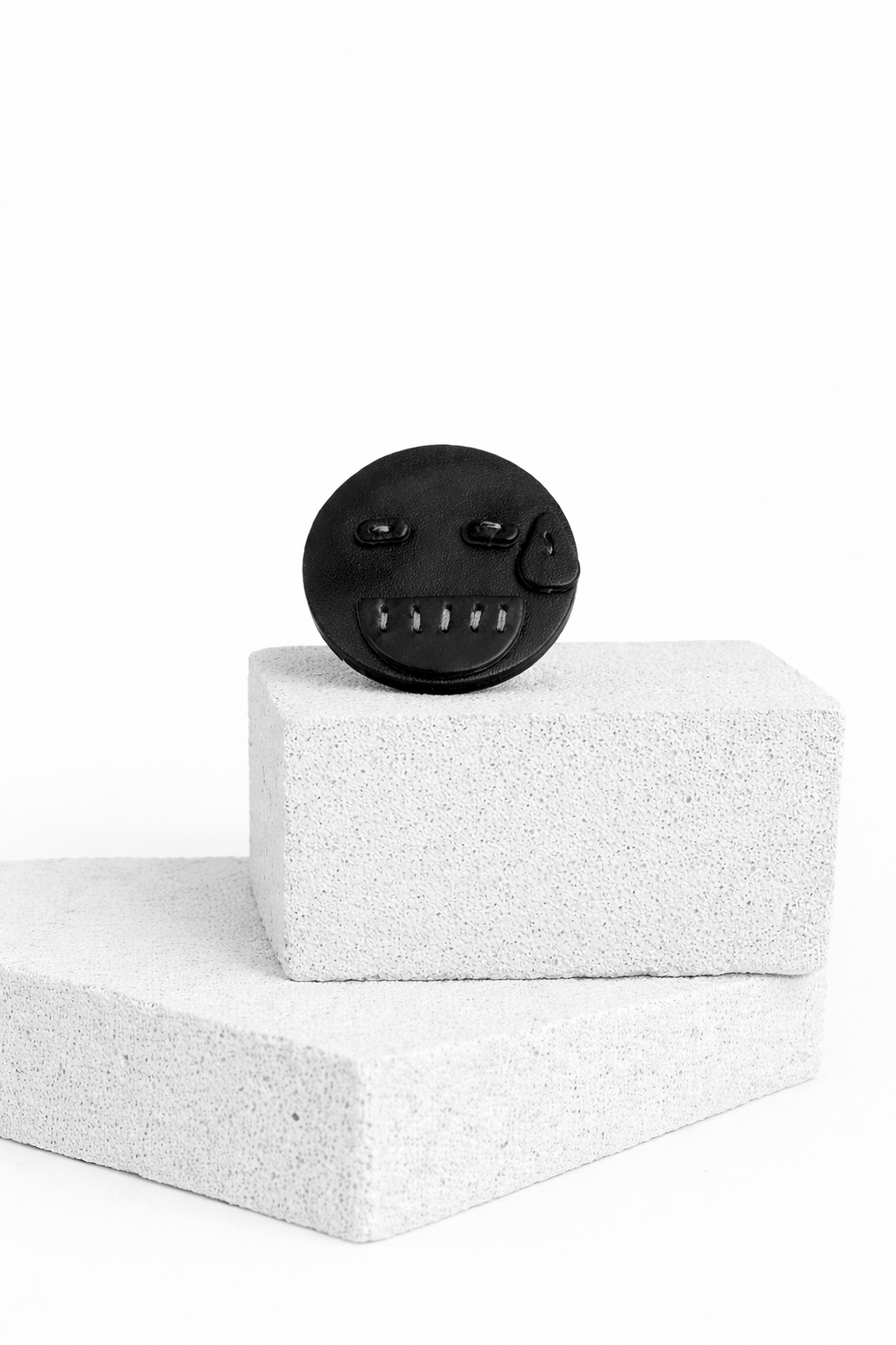 DISAGIO pin 😅 grey