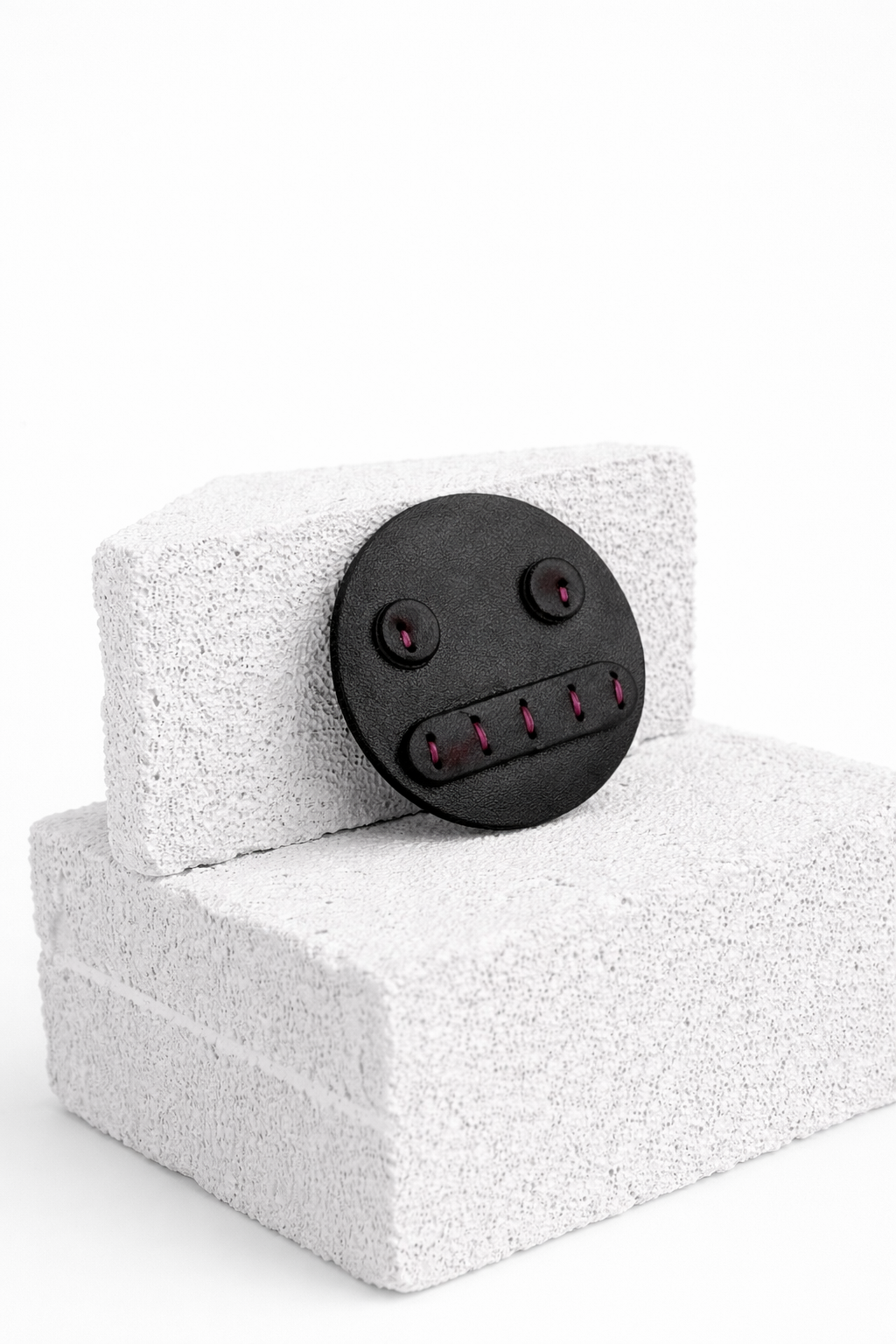 DISAGIO pin 😬 fucsia