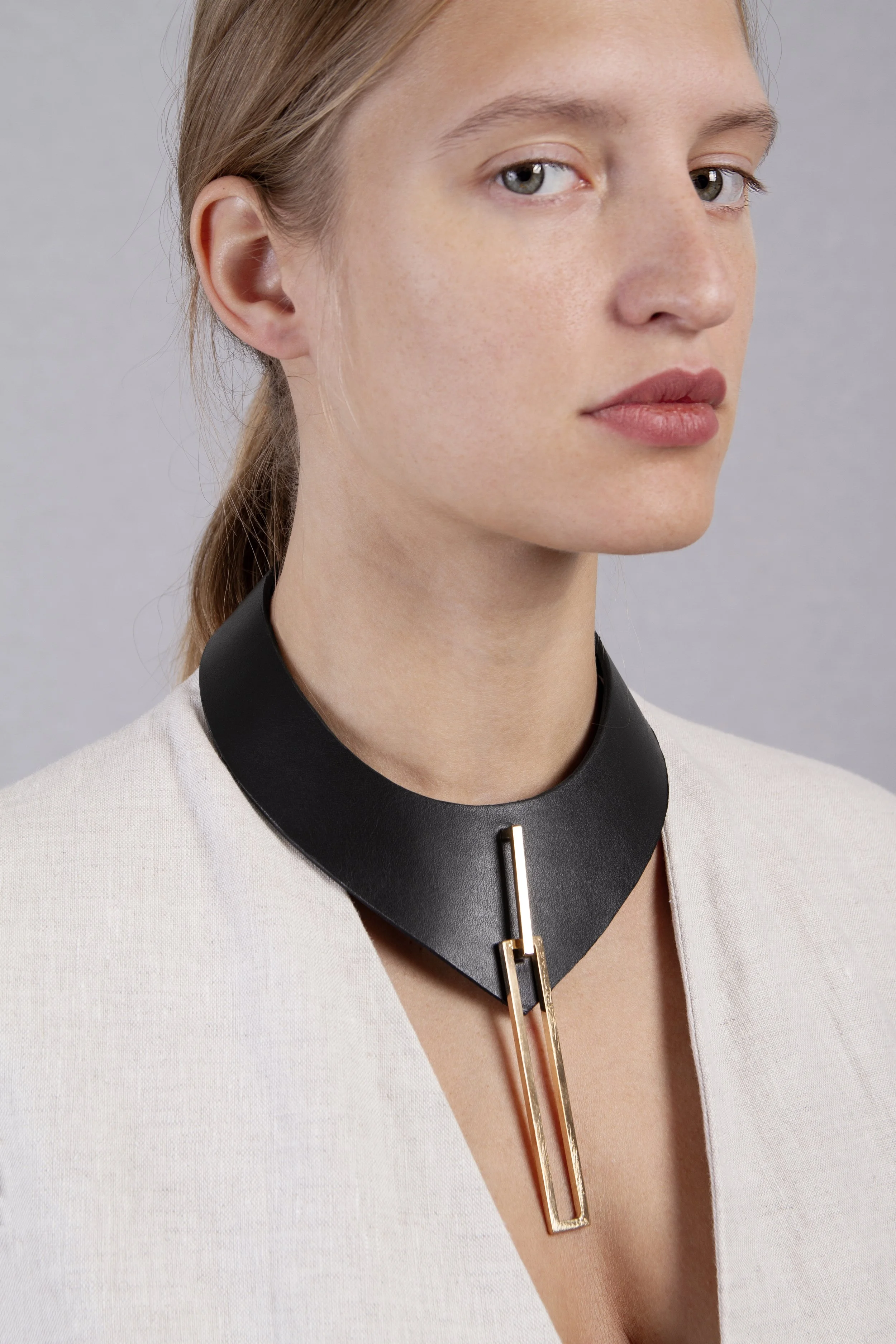 SYNAPSIS_collar_long_ring_BG1.jpg